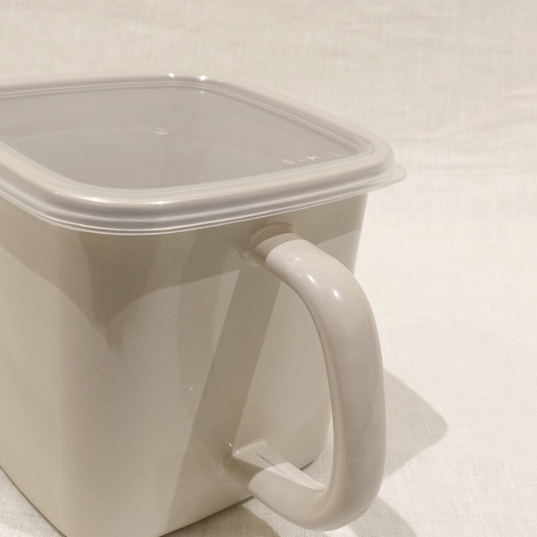 212 KITCHEN STORE「持ち手付きストッカー角型 L グレージュ 212K限定カラー ＜野田琺瑯＞」|食器・キッチングッズ|