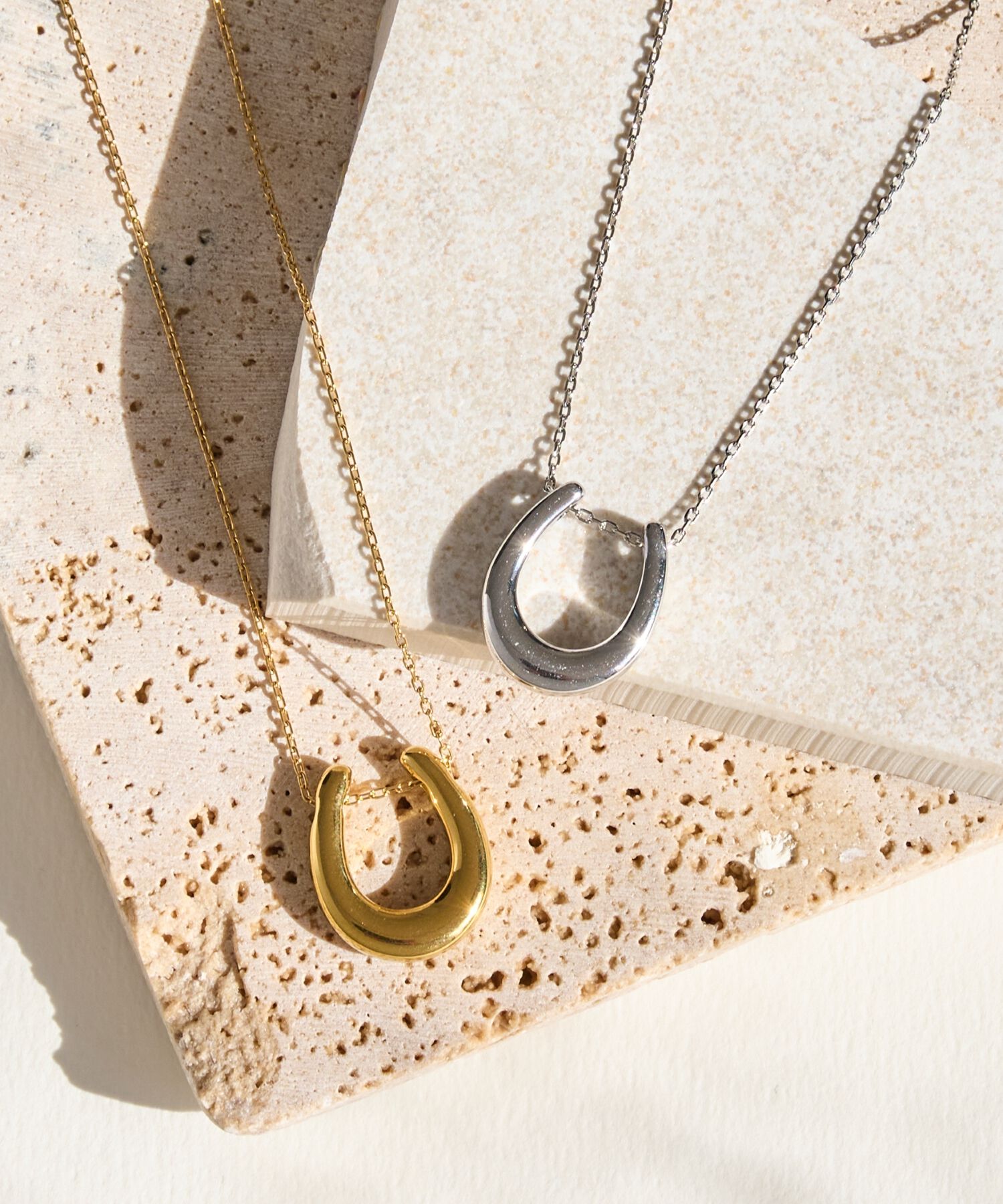 Phoebe「【金属アレルギー対応】メタリックホースシューネックレス　シルバー　ステンレス/馬蹄/蹄鉄/ギフト」|ネックレス|