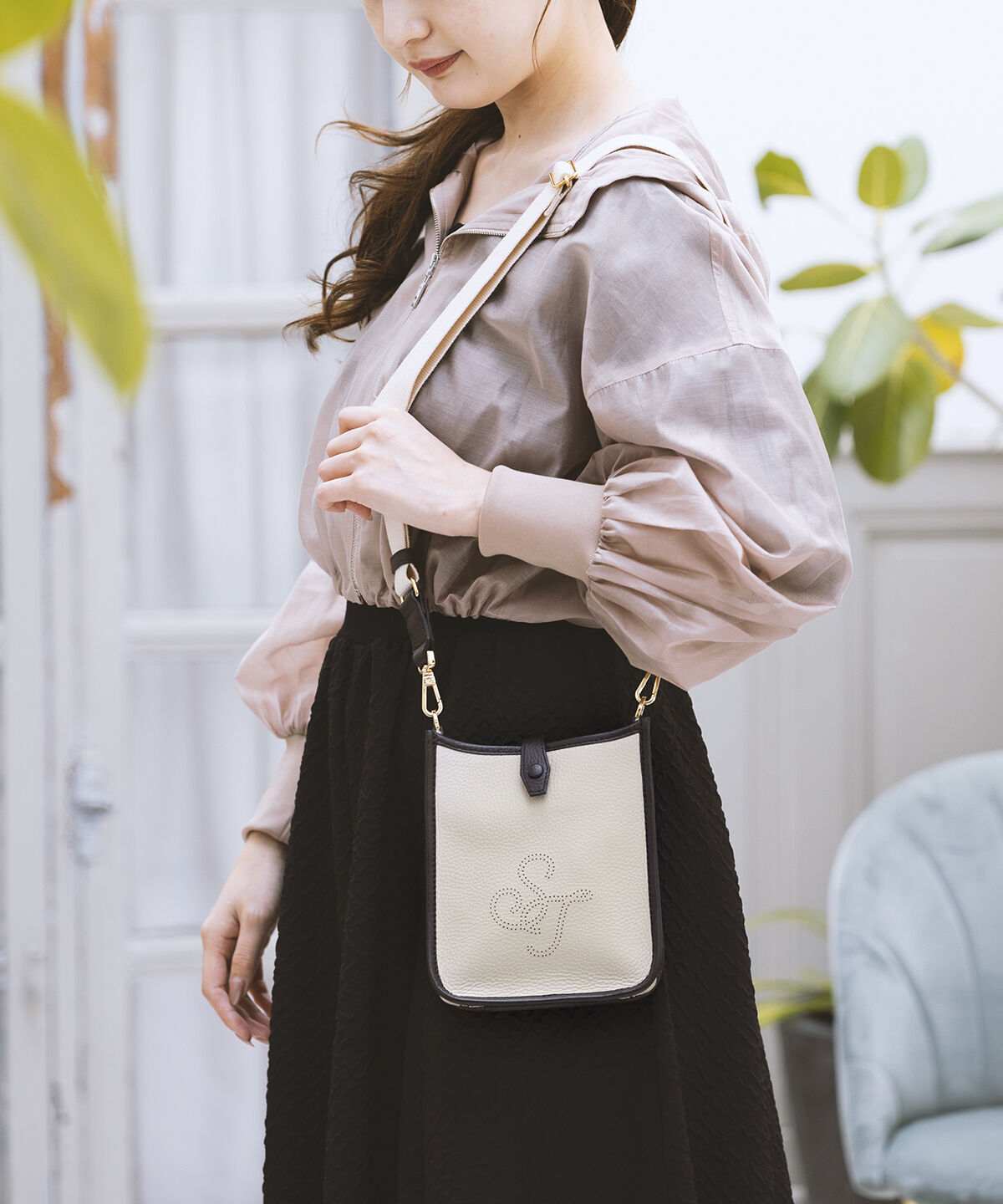 Samantha Thavasa「パンチングデザイン スクエアショルダーバッグ」|ショルダー・メッセンジャー|