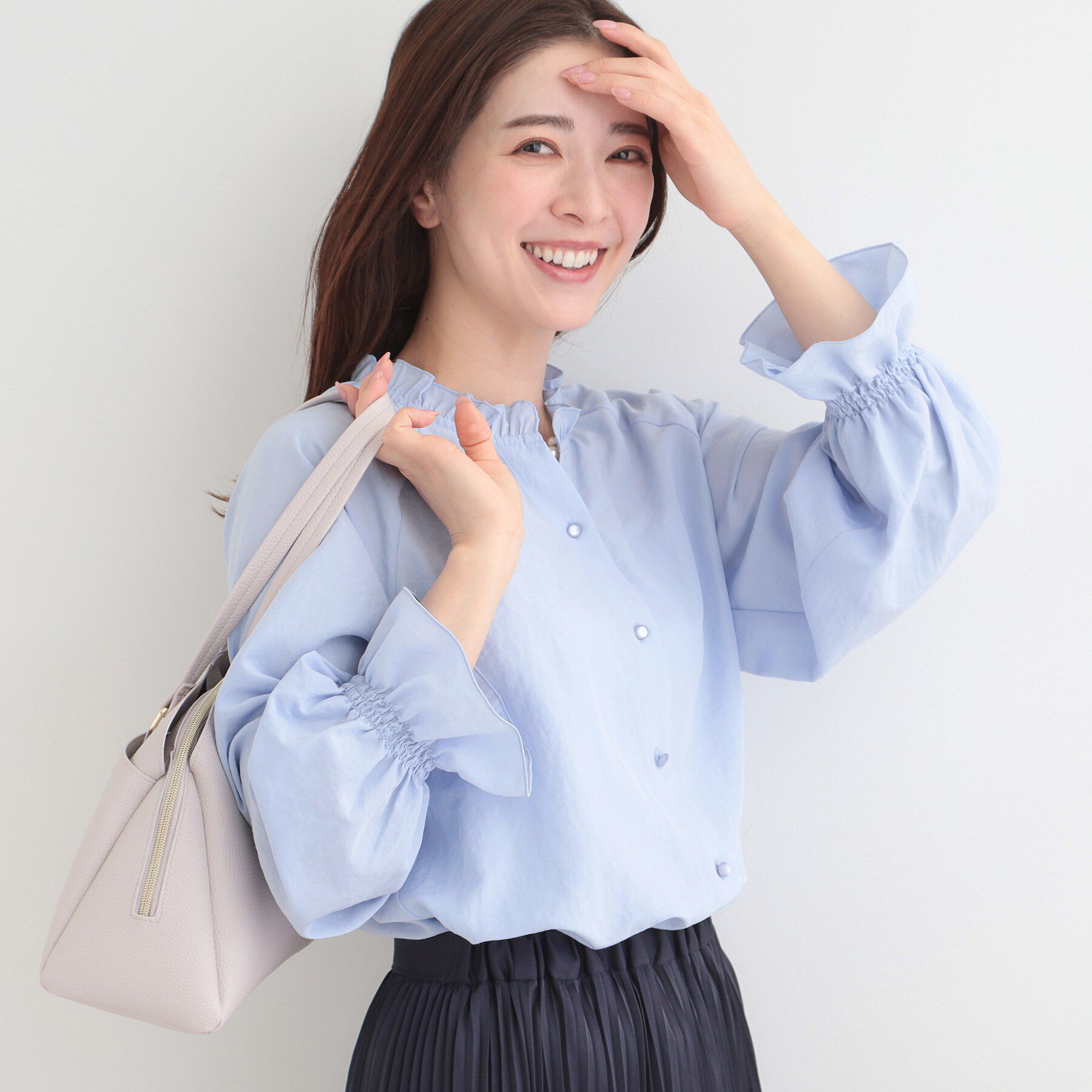 SHOO･LA･RUE「【洗濯後しわになりにくい/S-LL/UV】1枚で華やか　フリル使いがポイント　柔らかブラウス」|シャツ・ブラウス|ブルー(091)