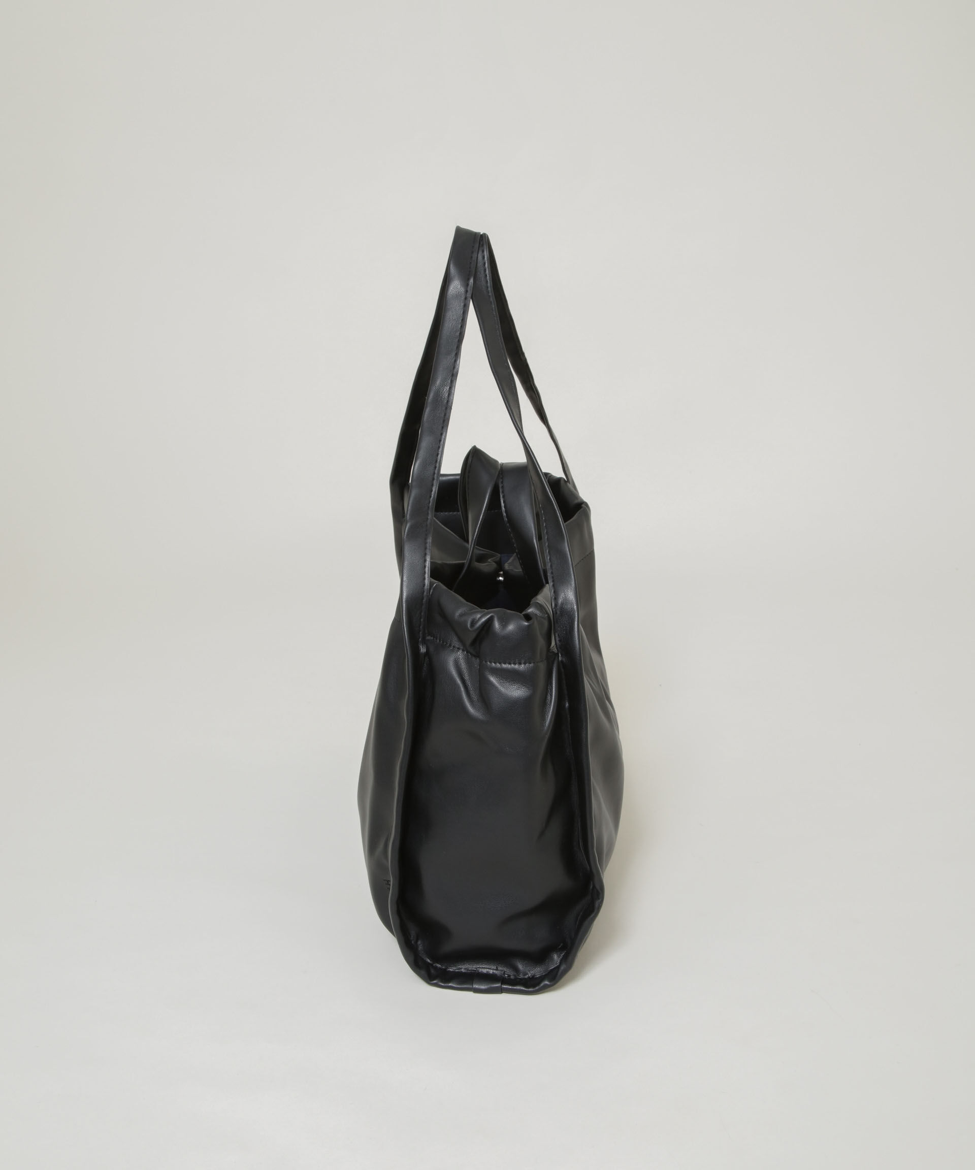 nano･universe「HVISK/Sage Medium Black」|ショルダー・メッセンジャー|