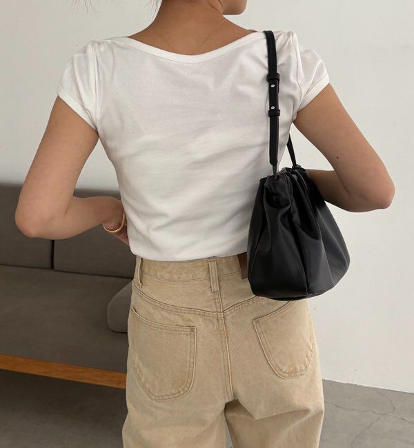  「【Tシャツが苦手な方にも◎】1ポイントボートネックTシャツ」|Tシャツ・カットソー|