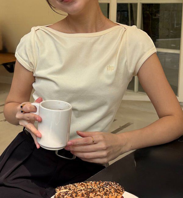  「【Tシャツが苦手な方にも◎】1ポイントボートネックTシャツ」|Tシャツ・カットソー|イエロー