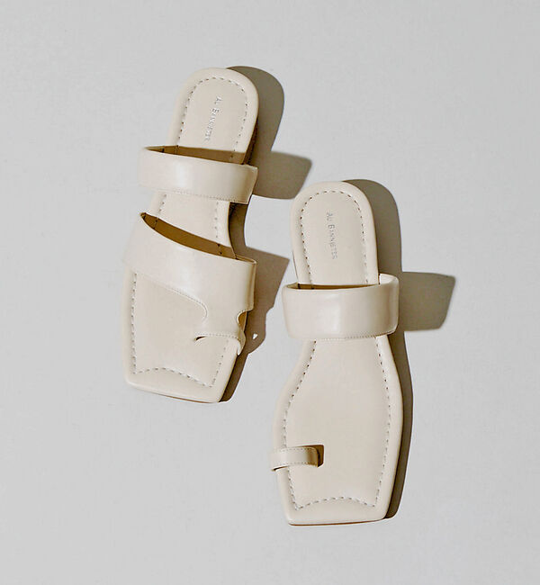 AU BANNISTER「【WEB限定】韓国風/スクエア アシンメトリー サンダル」|サンダル|アイボリー