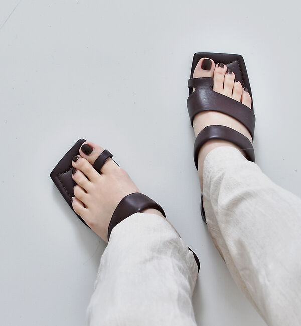 AU BANNISTER「【WEB限定】韓国風/スクエア アシンメトリー サンダル」|サンダル|ダークブラウン