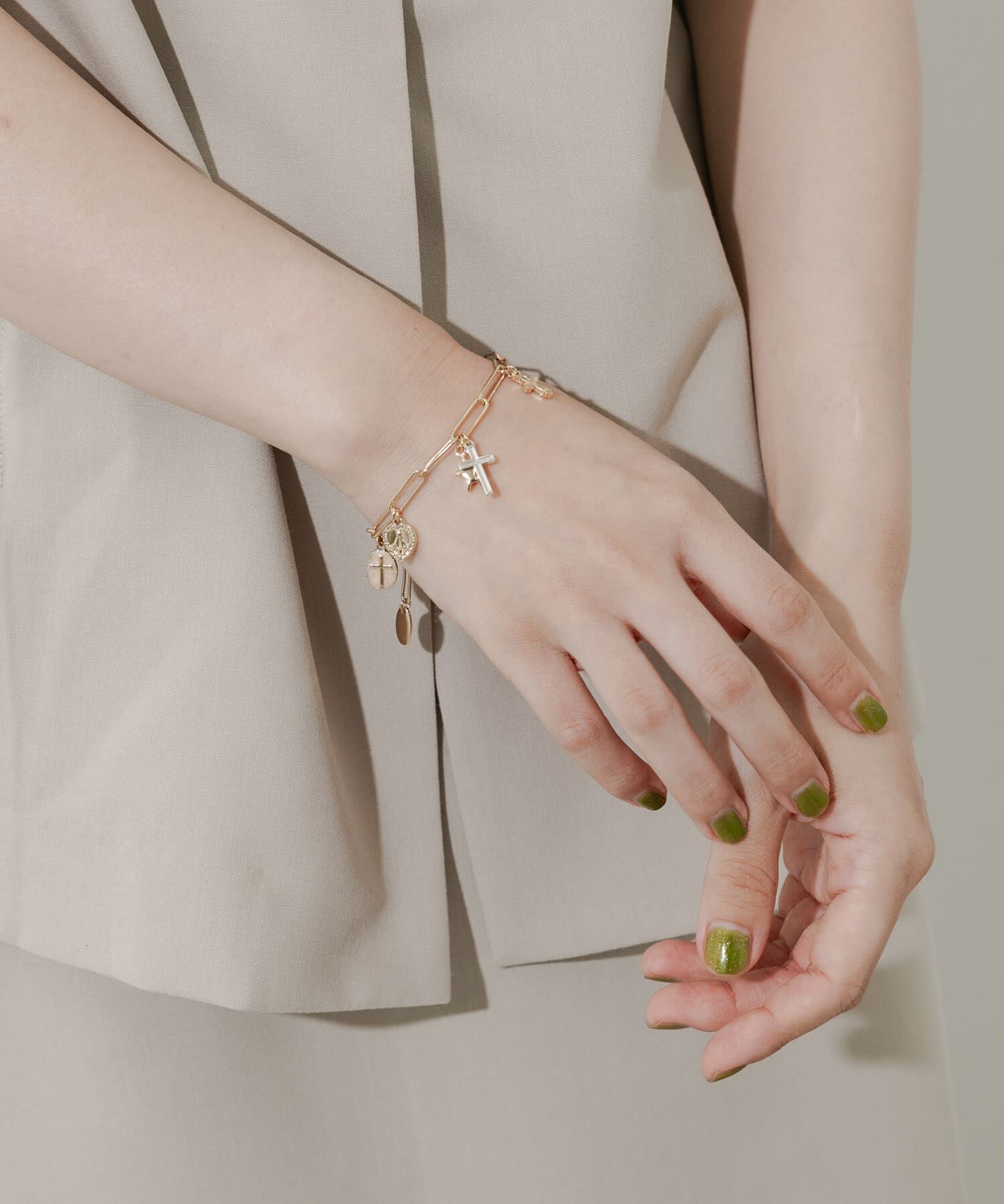 SMELLY「クロスコインチャームブレスレット」|ブレスレット・バングル|