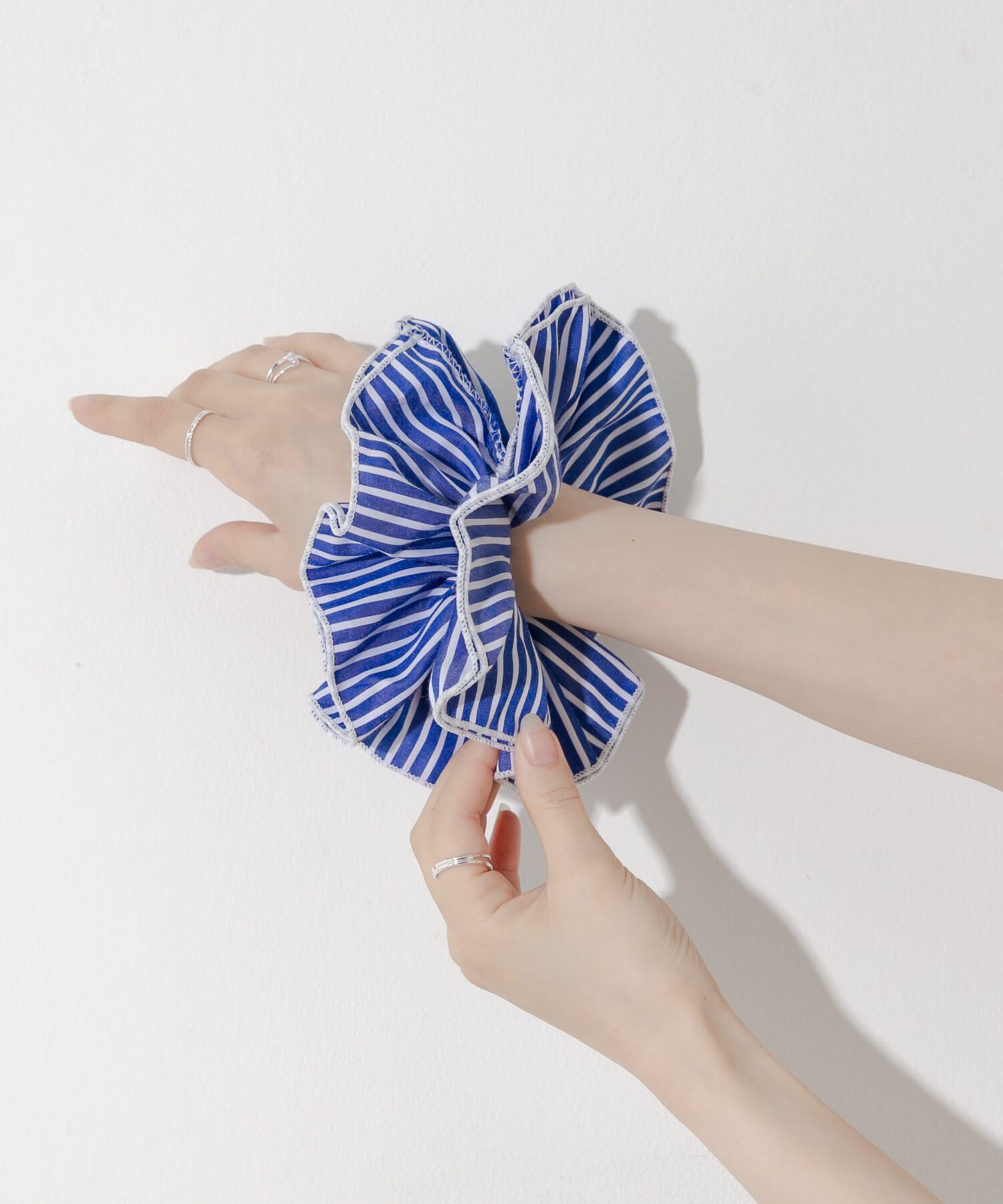 SMELLY「ストライプボリュームシュシュ」|ヘアゴム・シュシュ|ブルー