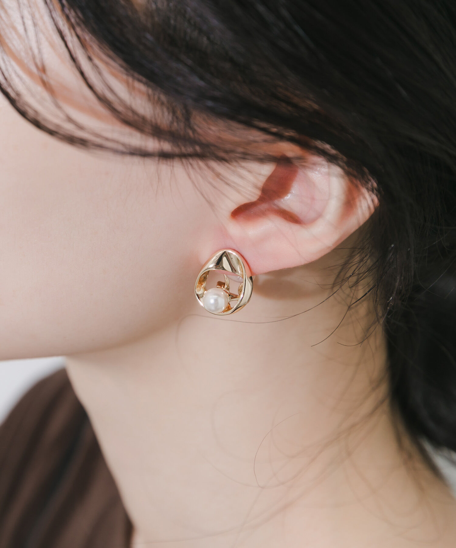 SMELLY「メタルラウンドパールイヤリング」|イヤリング|