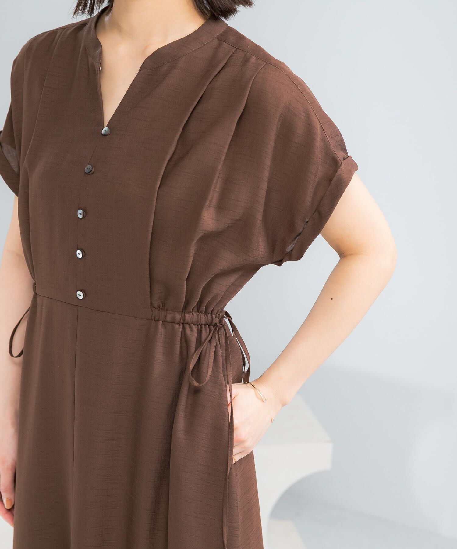 URBAN RESEARCH ROSSO「ウォッシャブルセミシアー2WAYネックワンピース」|ワンピース|