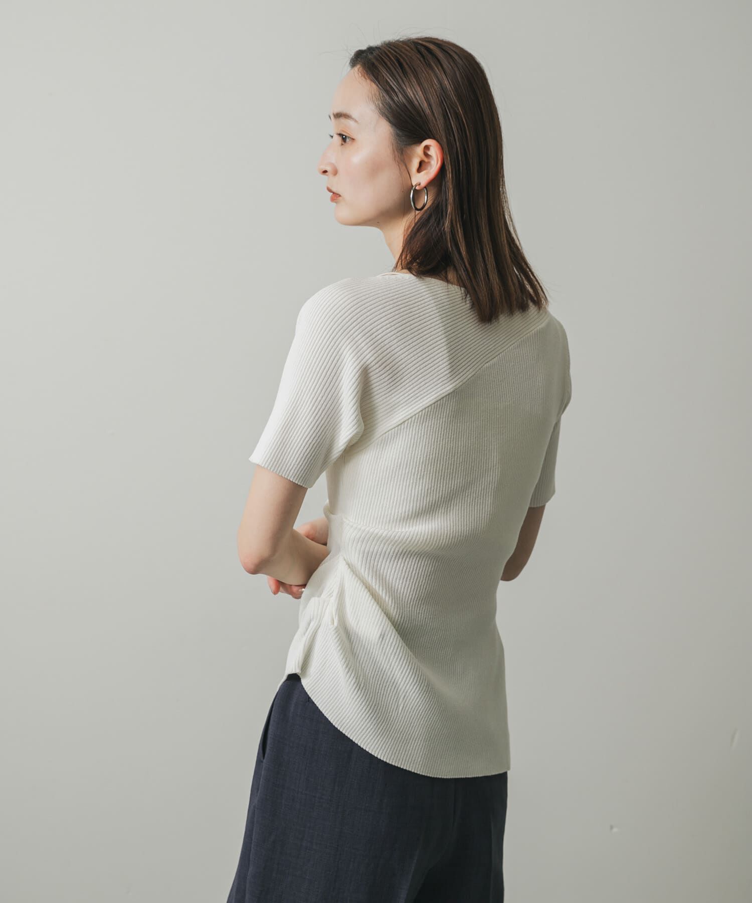 SENSE OF PLACE by URBAN RESEARCH「アシメネックセーター(半袖)」|ニット・セーター|