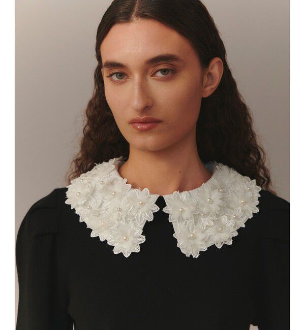 LOULOU WILLOUGHBY「【LOULOU WILLOUGHBY】フラワー衿付プルオーバー」|ニット・セーター|ブラック