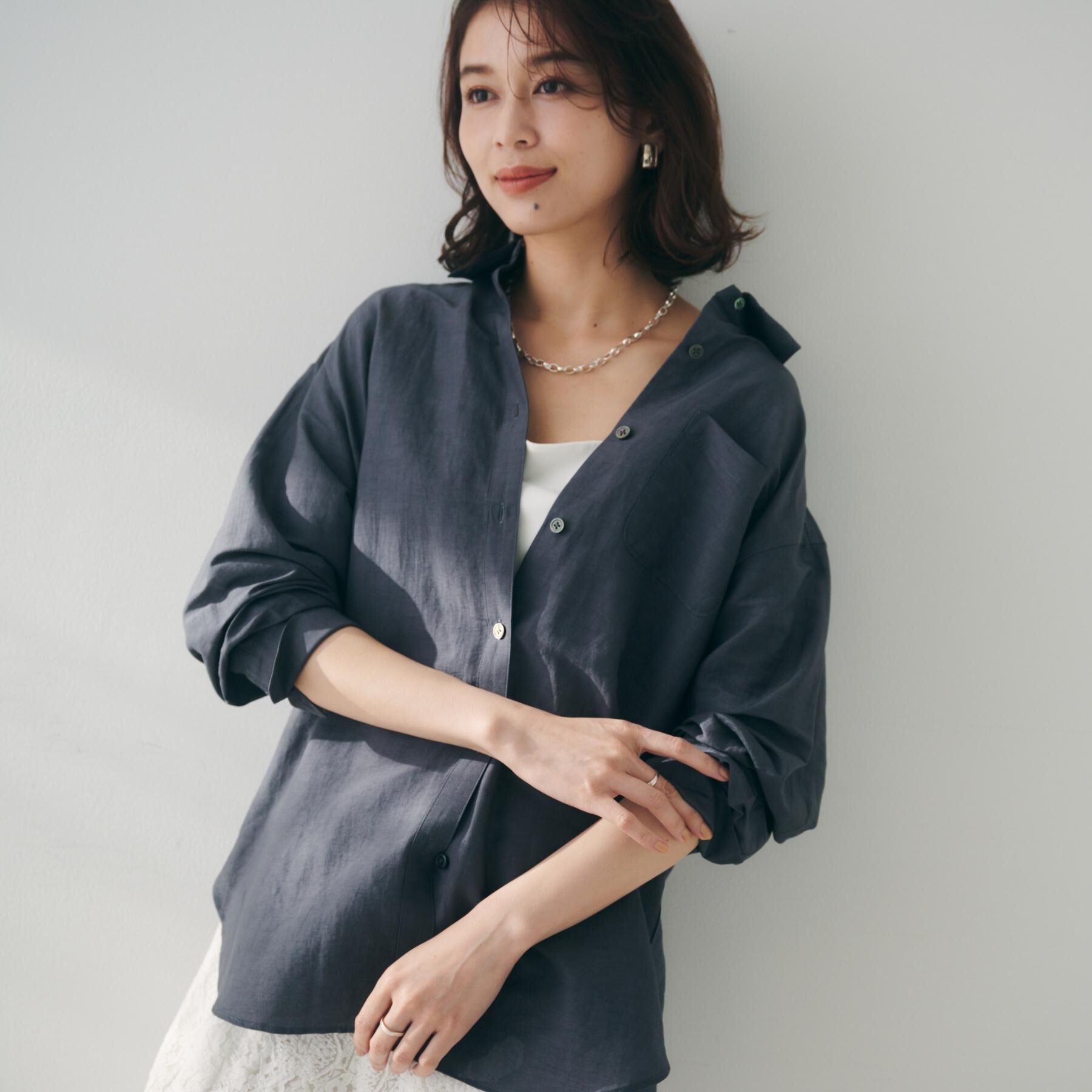 UNTITLED「【セットアップ可能/手洗い可】リネン混 ベーシックシャツ」|シャツ・ブラウス|チャコールグレー(0