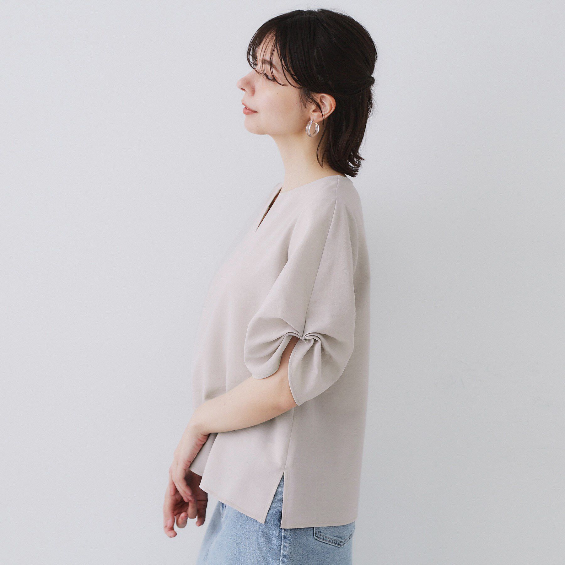 OPAQUE.CLIP「リネンライクキーネックタックスリーブブラウス【洗濯機洗い可/吸水速乾/接触冷感】」|シャツ・ブラウス|