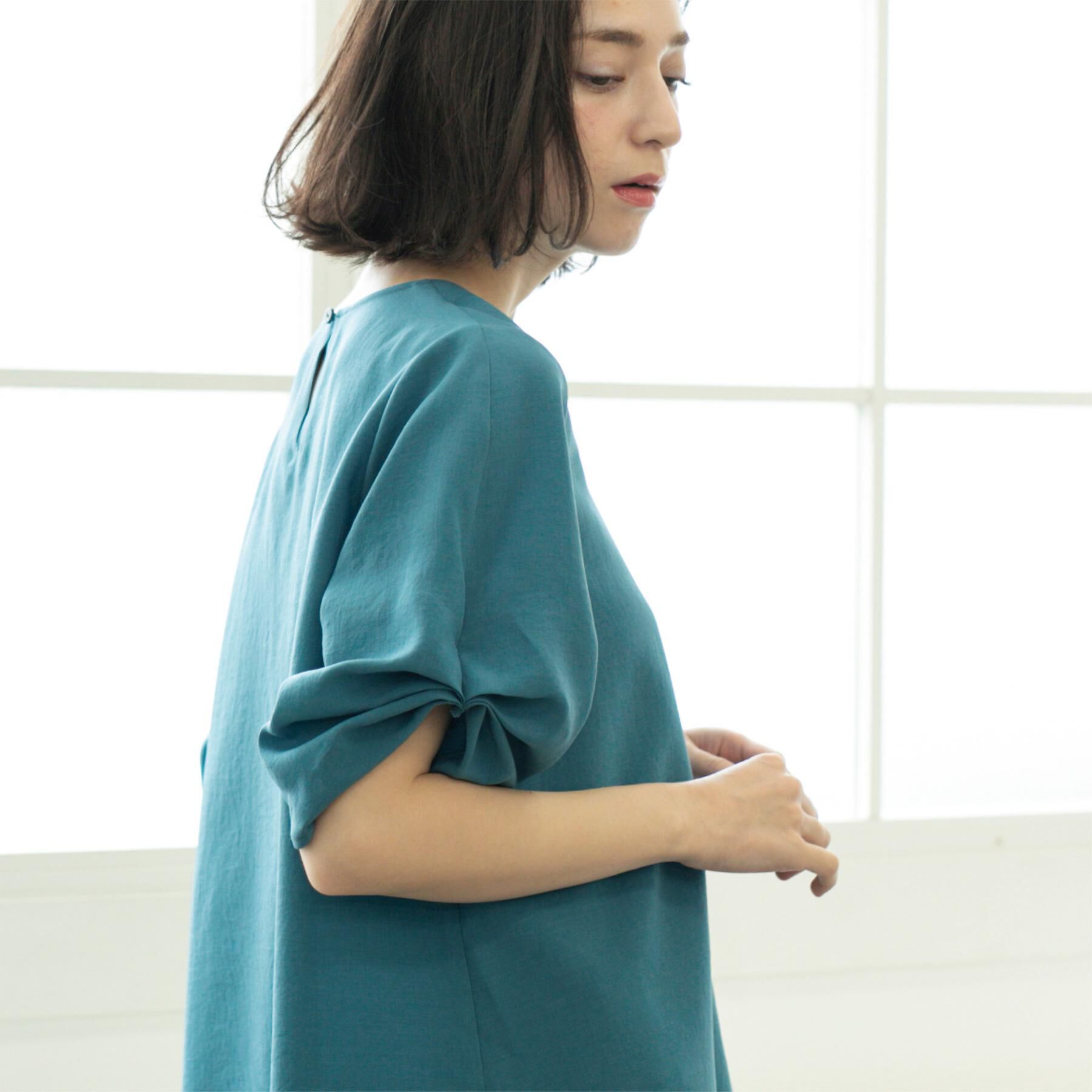 OPAQUE.CLIP「リネンライクキーネックタックスリーブブラウス【洗濯機洗い可/吸水速乾/接触冷感】」|シャツ・ブラウス|ブルーグリーン(09