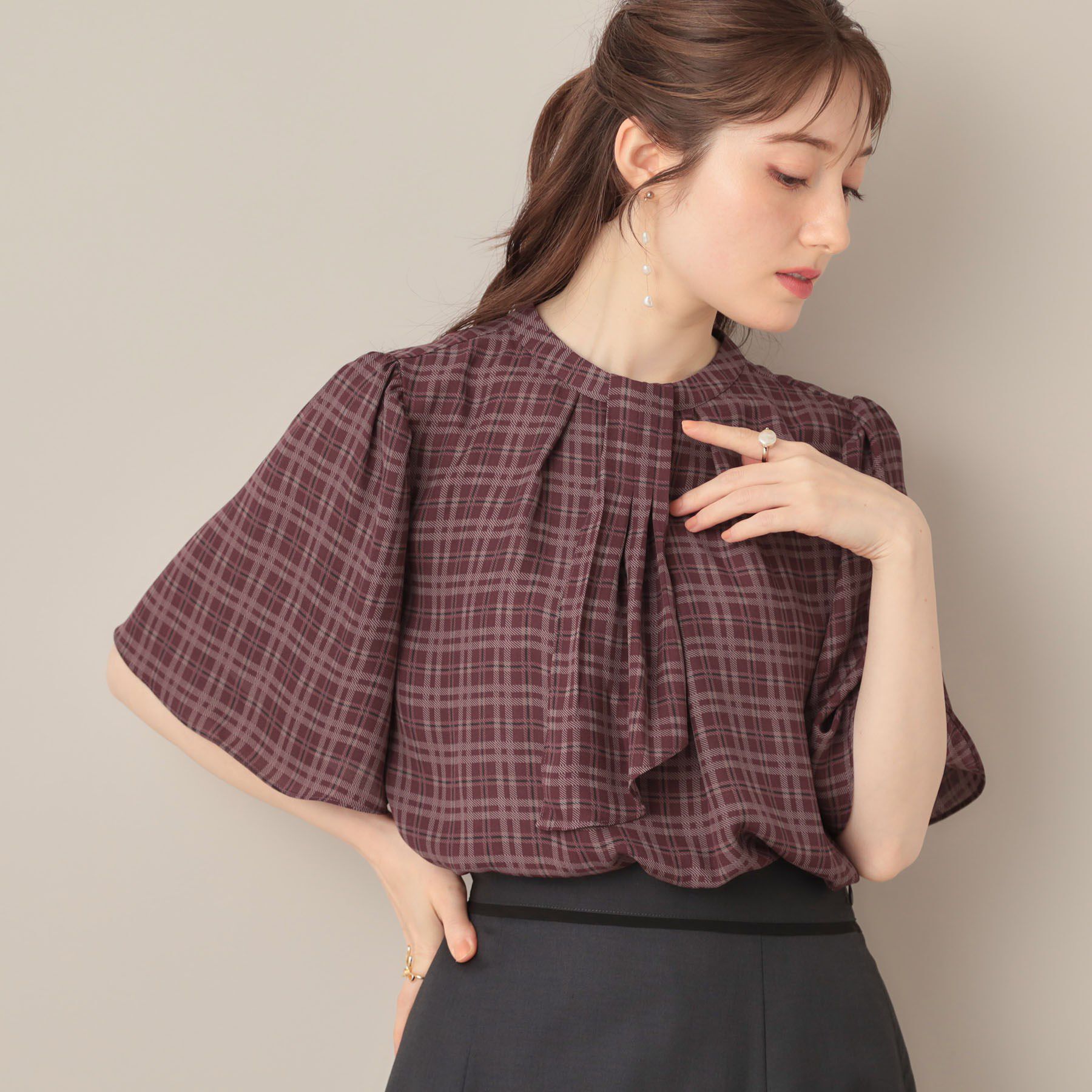 Couture broach「【着映え・5分袖・通勤】パール調タイチェックプリントブラウス」|シャツ・ブラウス|