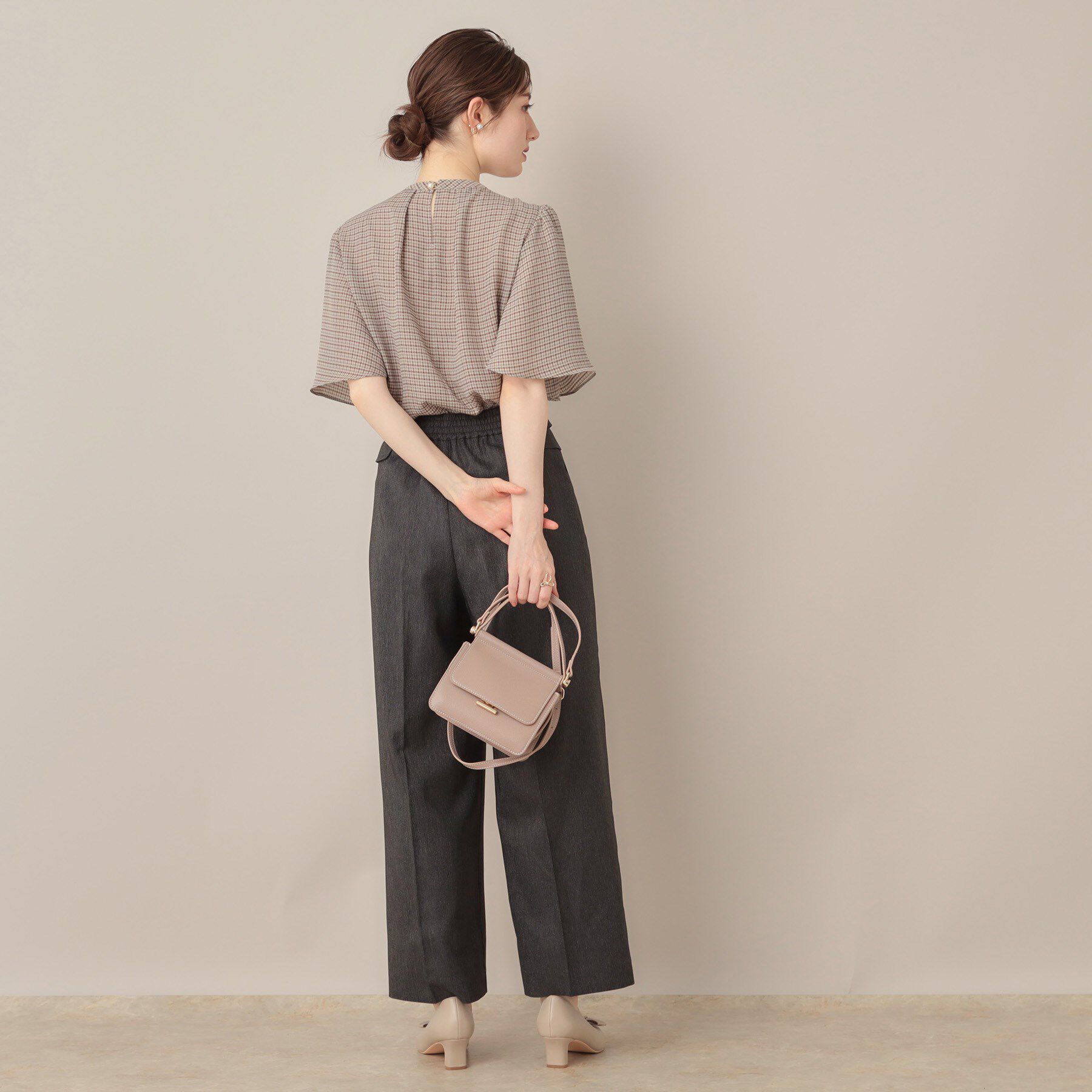 Couture broach「【着映え・5分袖・通勤】パール調タイチェックプリントブラウス」|シャツ・ブラウス|