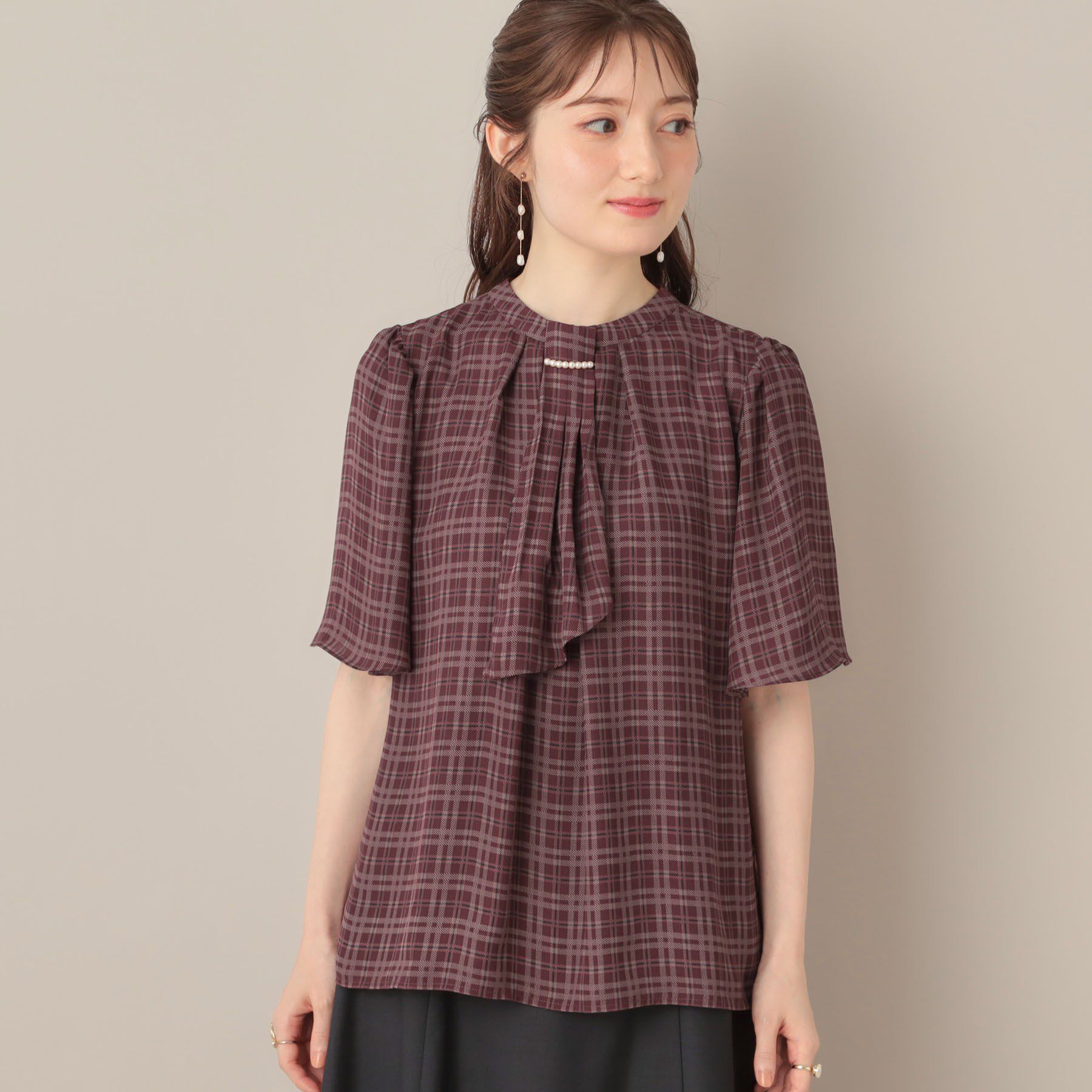 Couture broach「【着映え・5分袖・通勤】パール調タイチェックプリントブラウス」|シャツ・ブラウス|