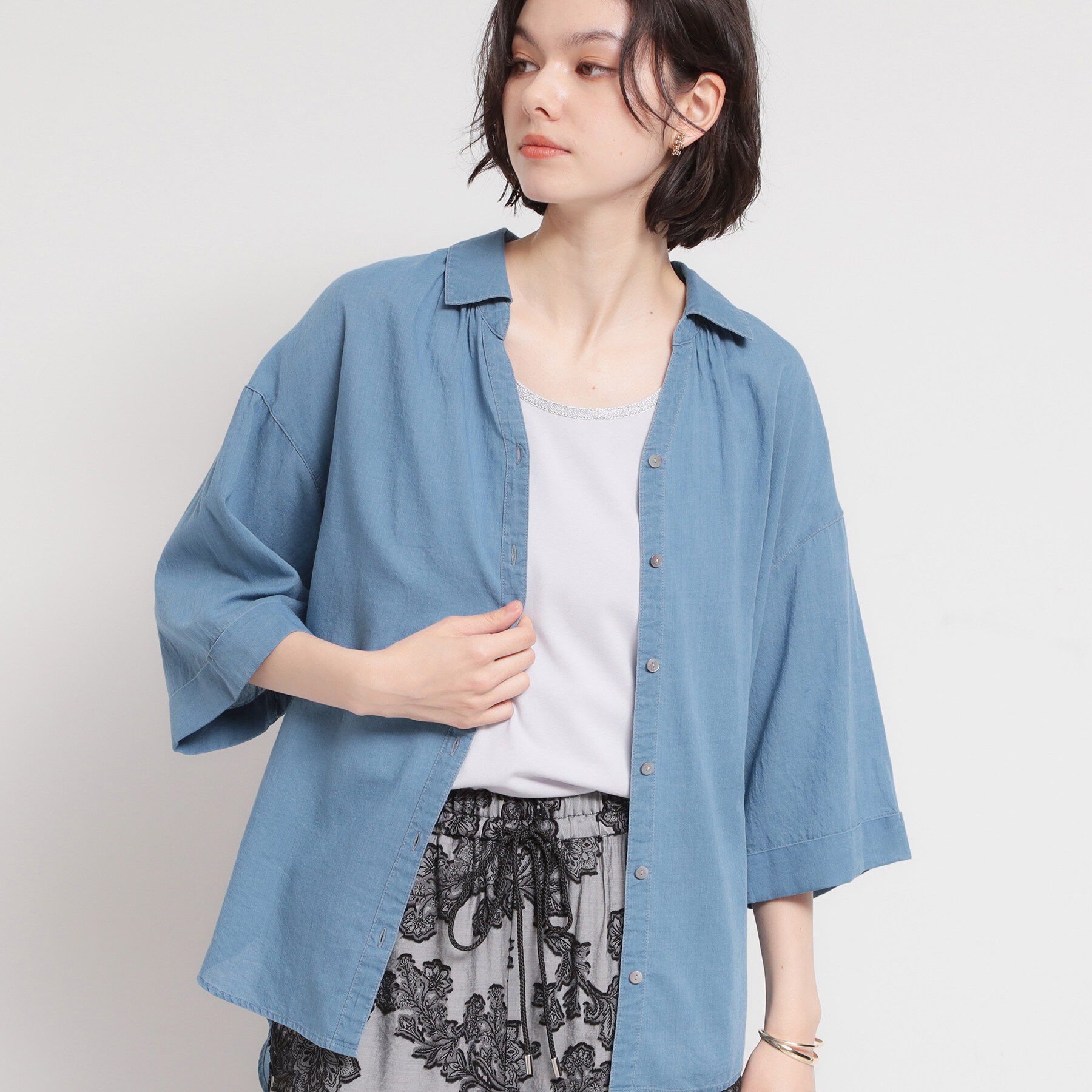 THE SHOP TK「ポジティブカラーが映える　バイオウォッシュバックギャザーシャツ」|シャツ・ブラウス|ブルー(092)