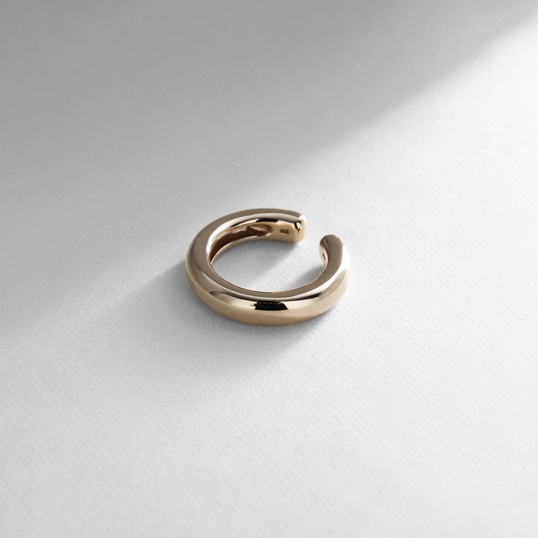 COCOSHNIK「K10丸線ボリューム イヤーカフ中」|イヤーカフ|