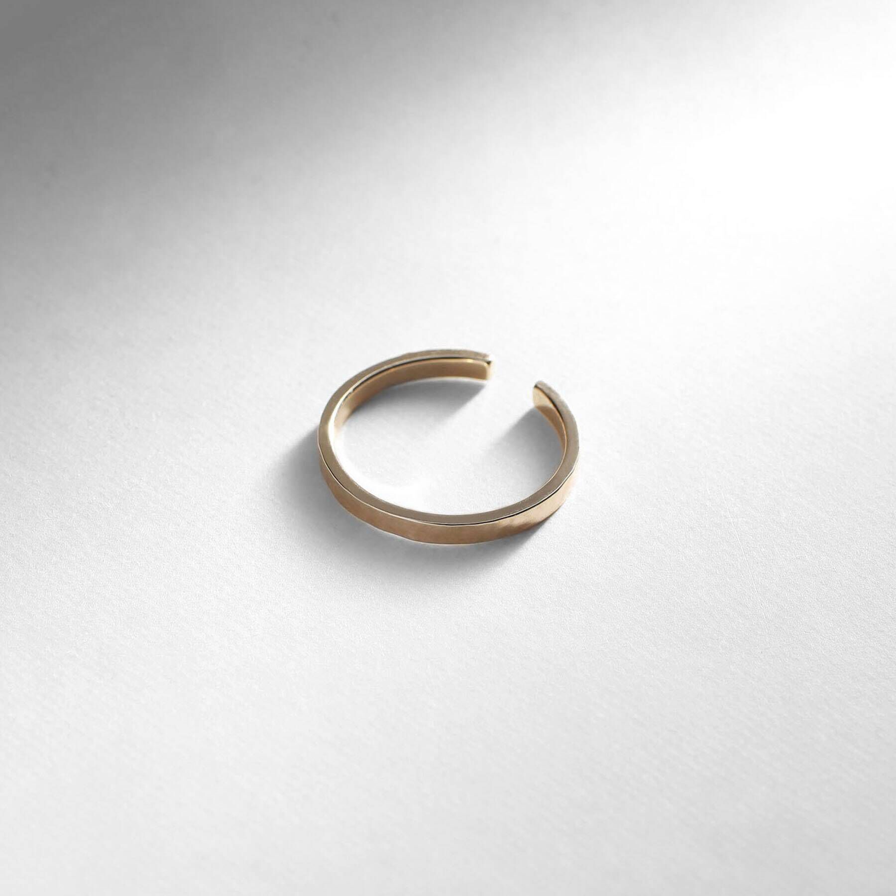 COCOSHNIK「K10中空アンジュレート イヤーカフ大」|イヤーカフ|イエローゴールド(1