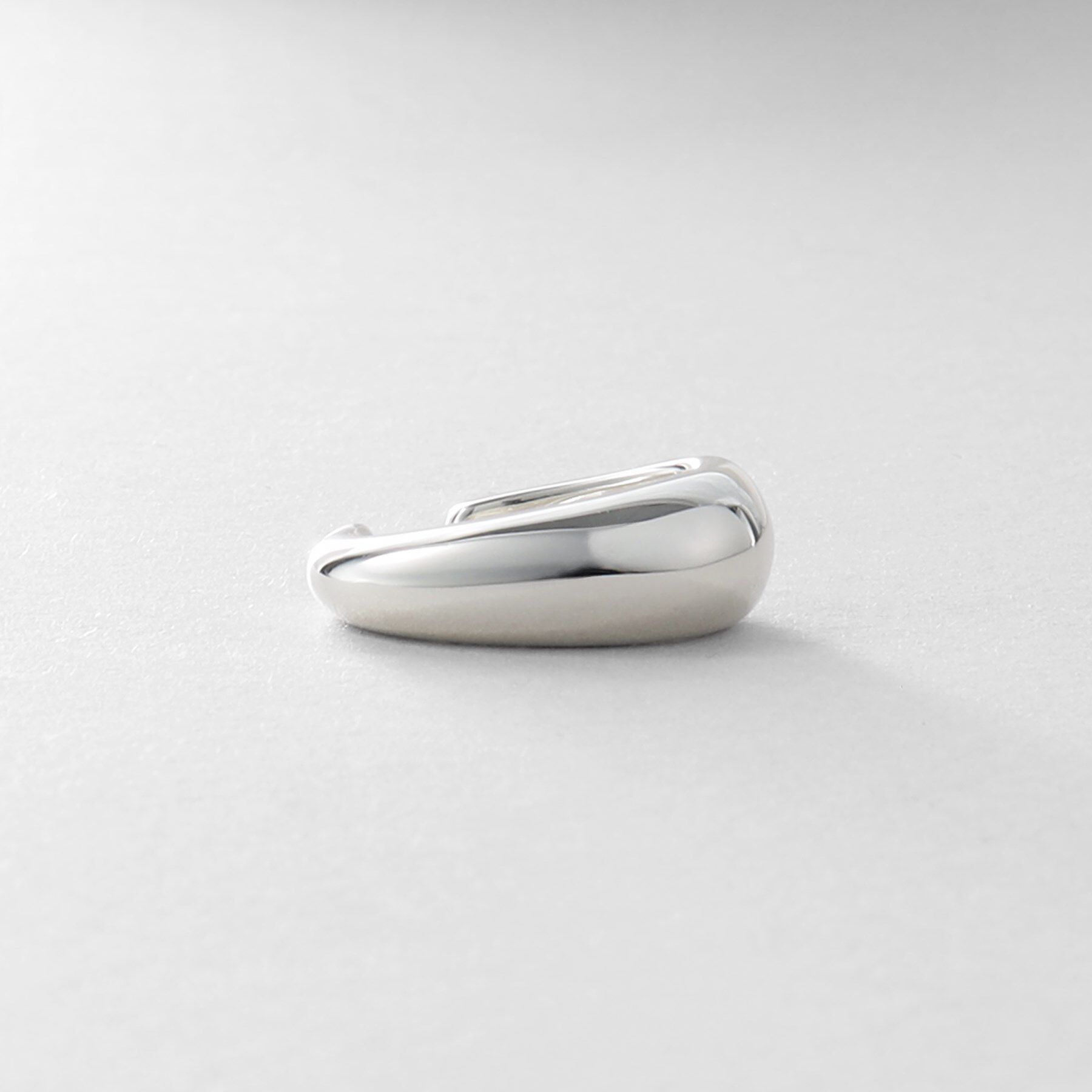 COCOSHNIK ONKITSCH「シルバー オーバルイヤカフ」|イヤーカフ|