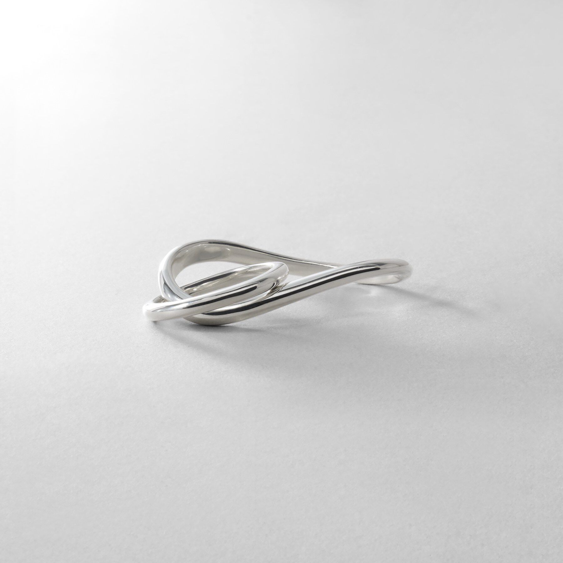 COCOSHNIK ONKITSCH「シルバー 【サステナブル】ダブルフィンガー ウェーブラインリング」|リング|