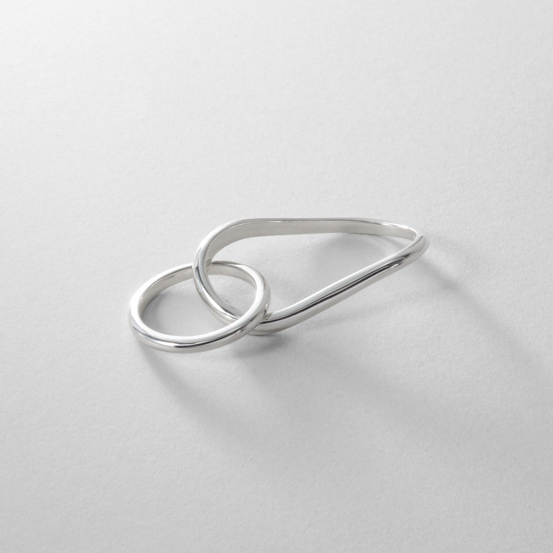 COCOSHNIK ONKITSCH「シルバー 【サステナブル】ダブルフィンガー ウェーブラインリング」|リング|