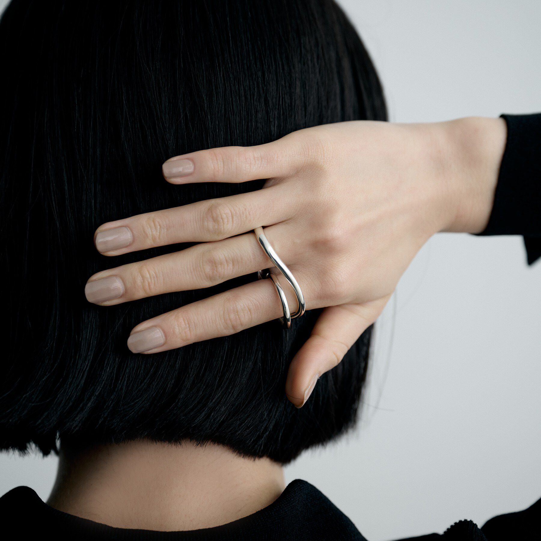 COCOSHNIK ONKITSCH「シルバー 【サステナブル】ダブルフィンガー ウェーブラインリング」|リング|