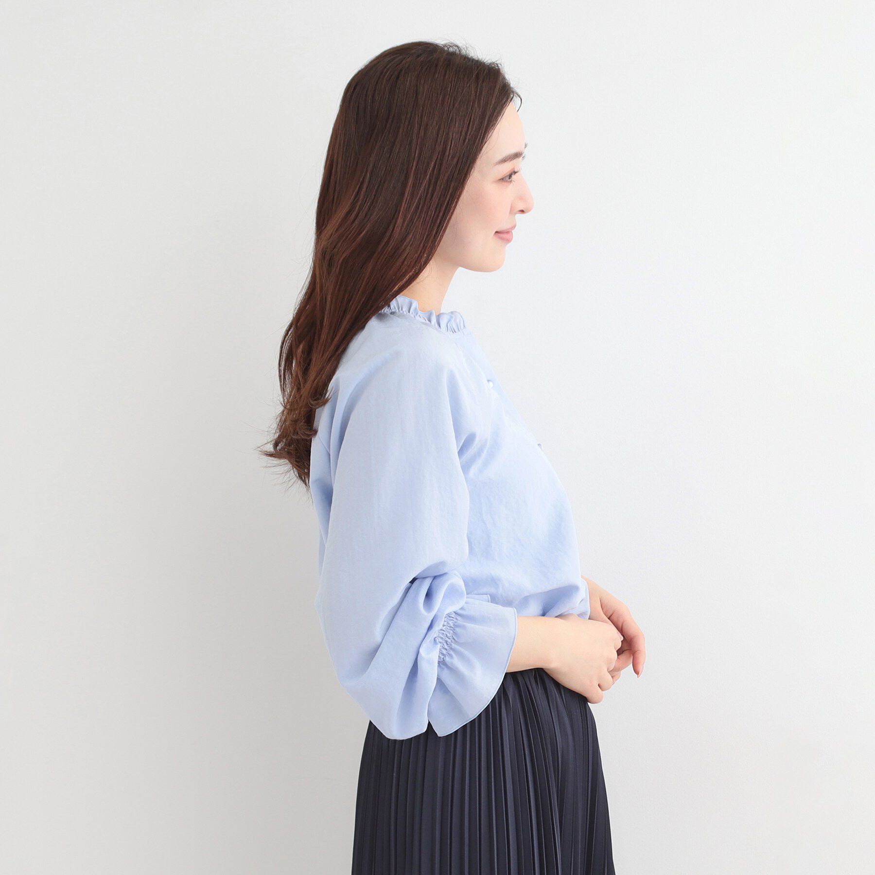 SHOO･LA･RUE「【洗濯後しわになりにくい/S-LL/UV】1枚で華やか　フリル使いがポイント　柔らかブラウス」|シャツ・ブラウス|