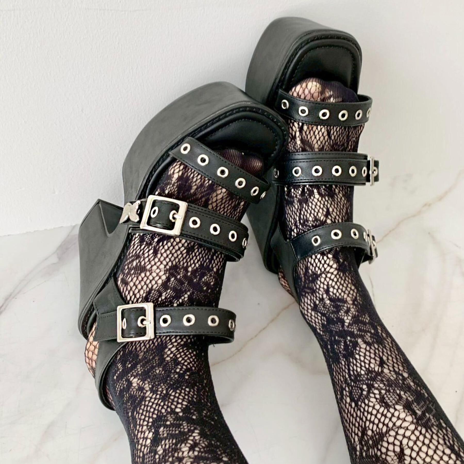 csT&P「厚底バタフライ付ベルトサンダル」|サンダル|