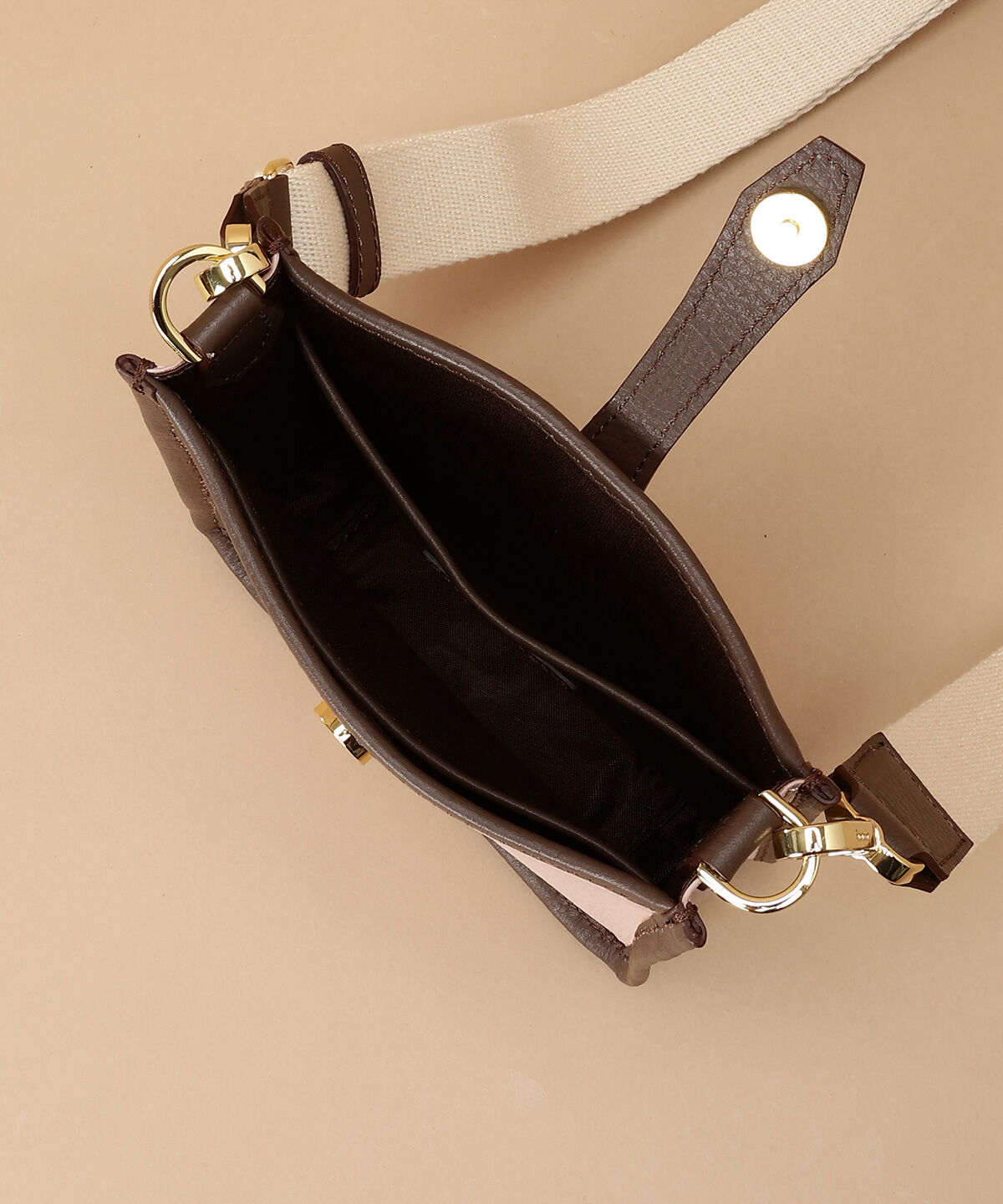 Samantha Thavasa「パンチングデザイン スクエアショルダーバッグ」|ショルダー・メッセンジャー|