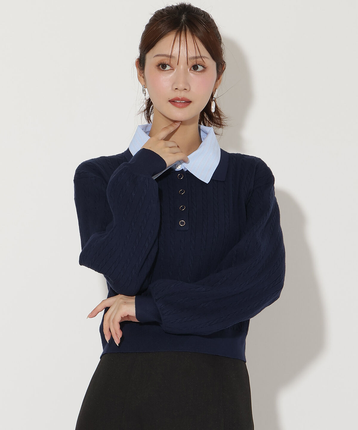 アンドクチュール「シャツ襟ケーブルニット」|ニット・セーター|