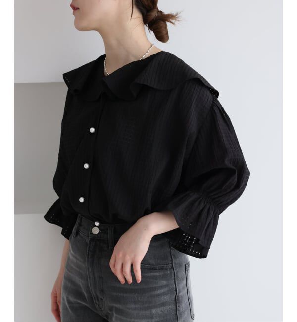 IENA「《予約》BLACK 襟フリルブラウス」|シャツ・ブラウス|