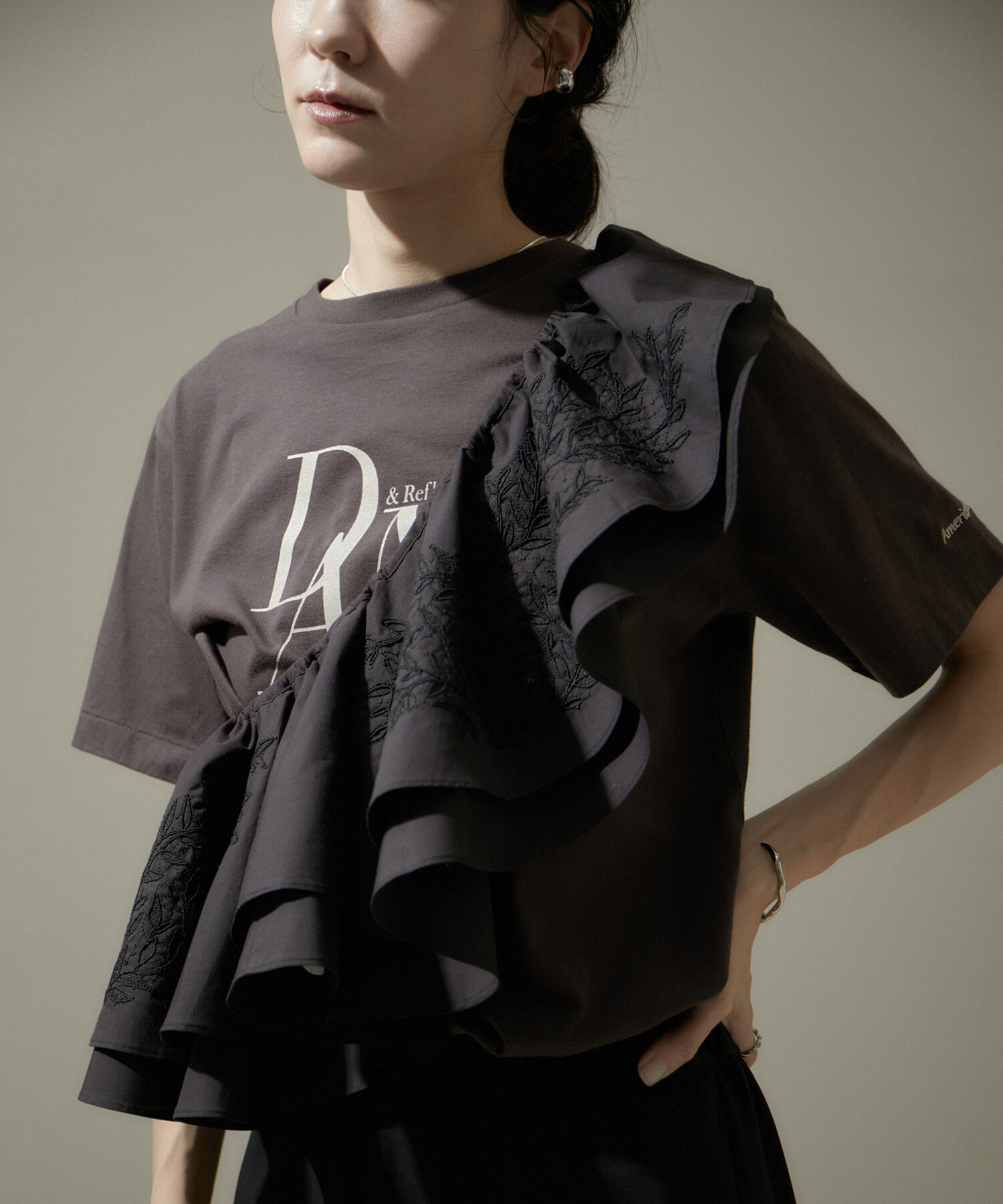 SALON adam et rope'「エンブロイダリーラッフルストール/付け襟」|ストール|ブラック(01)