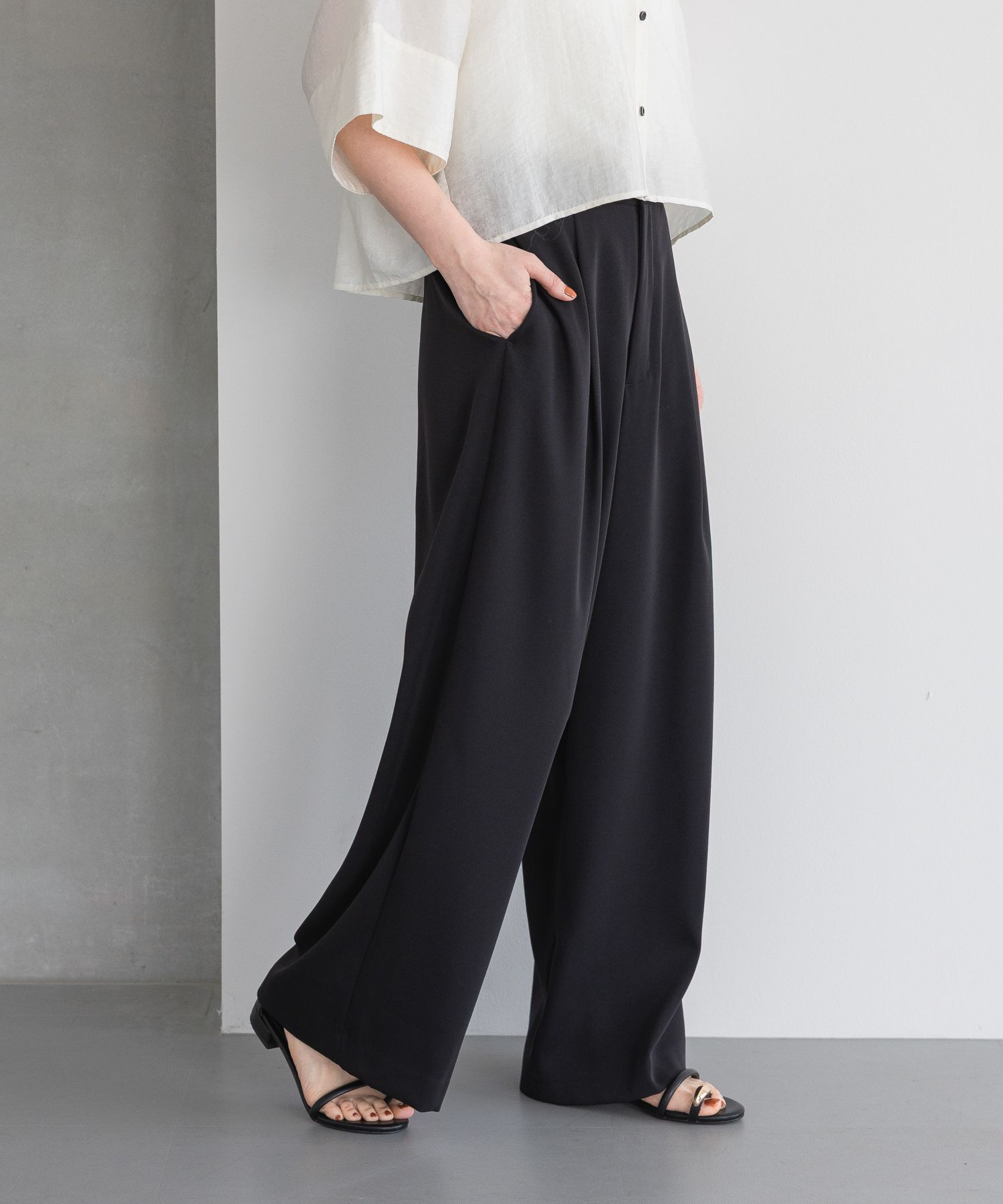 A part by 「【洗える】きれいめイージーストレートパンツ」|その他|ブラック