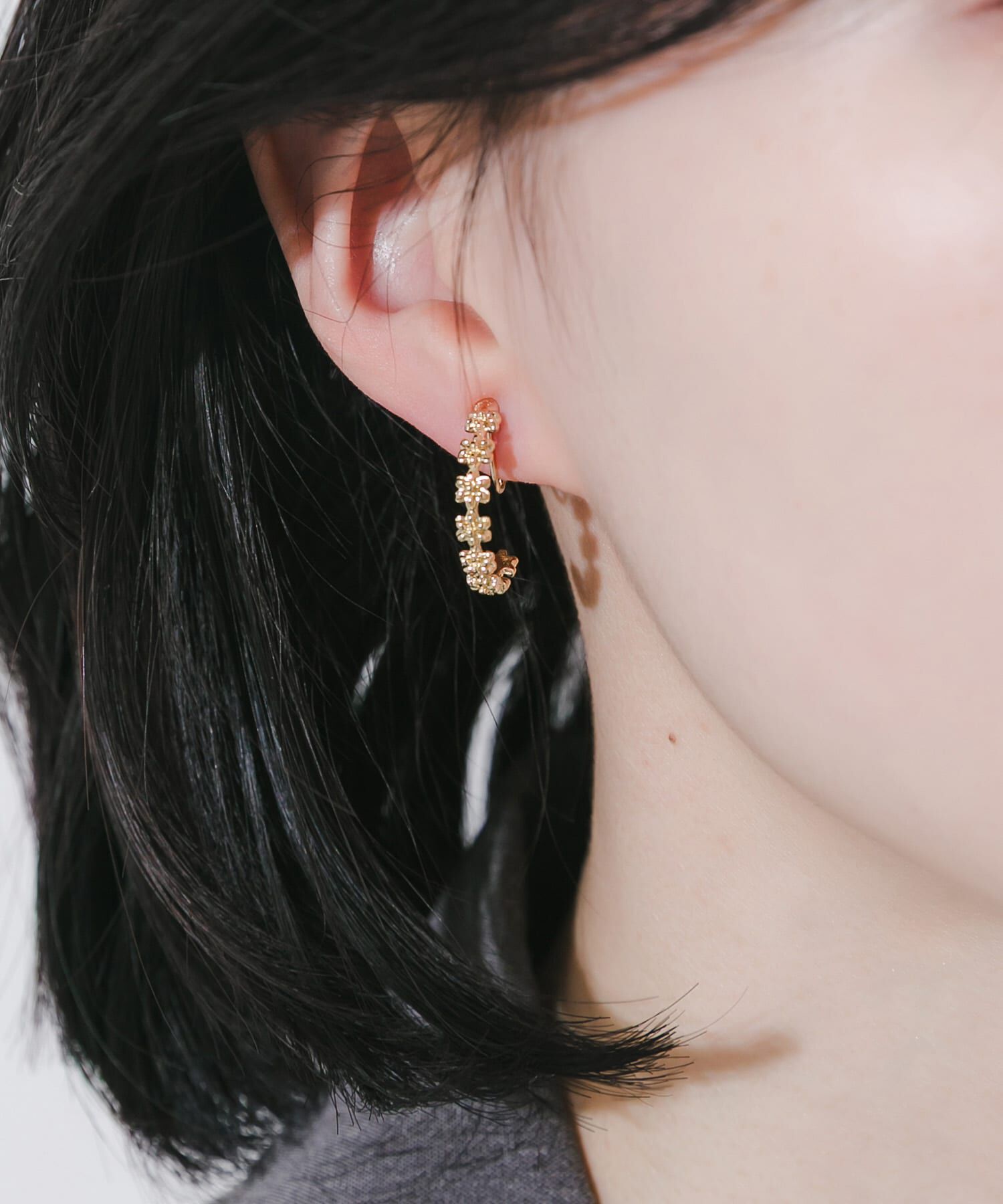 SMELLY「メタルフラワーラインフープイヤリング」|イヤリング|