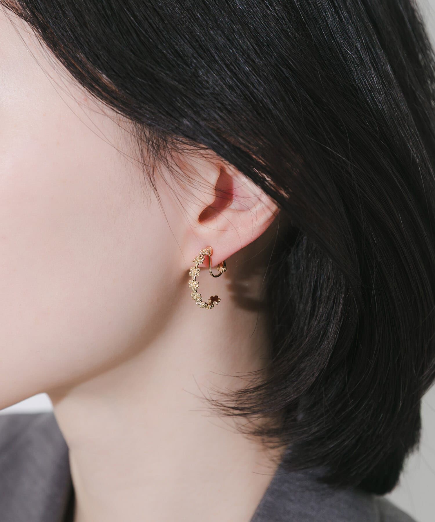 SMELLY「メタルフラワーラインフープイヤリング」|イヤリング|