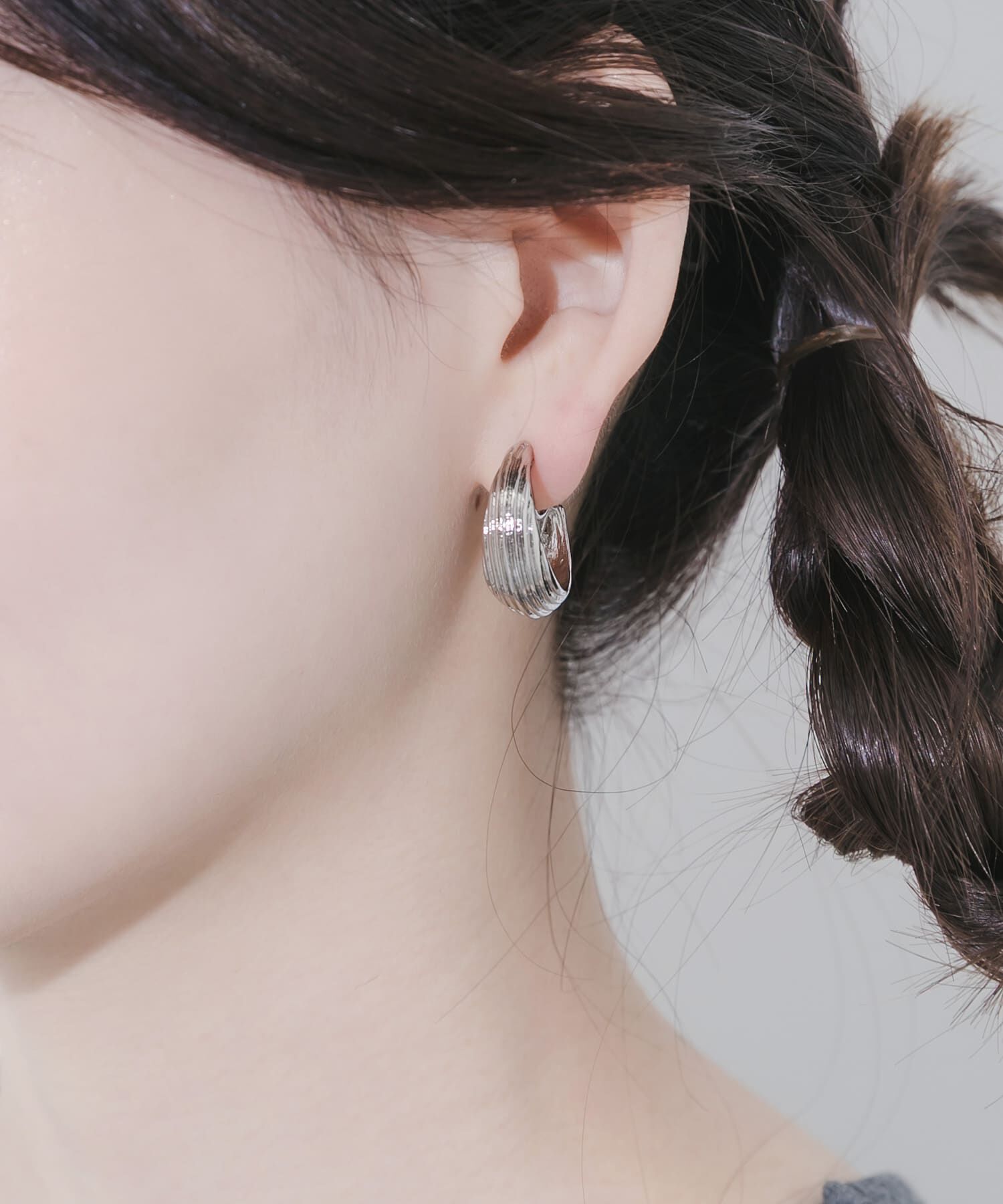 SMELLY「メタルラインフープイヤリング」|イヤリング|