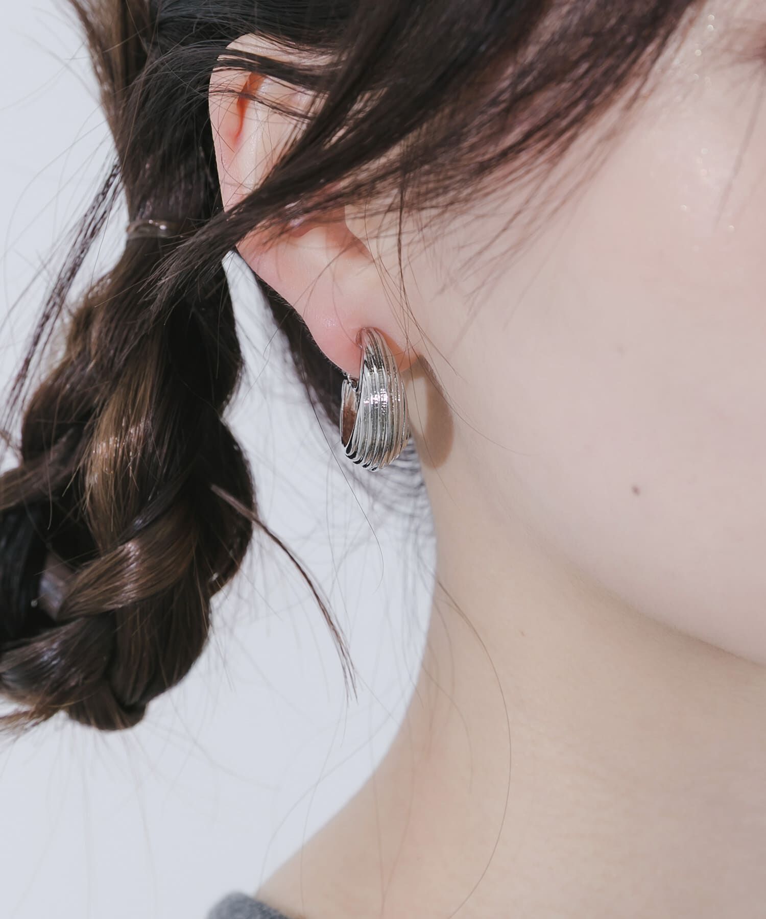 SMELLY「メタルラインフープイヤリング」|イヤリング|