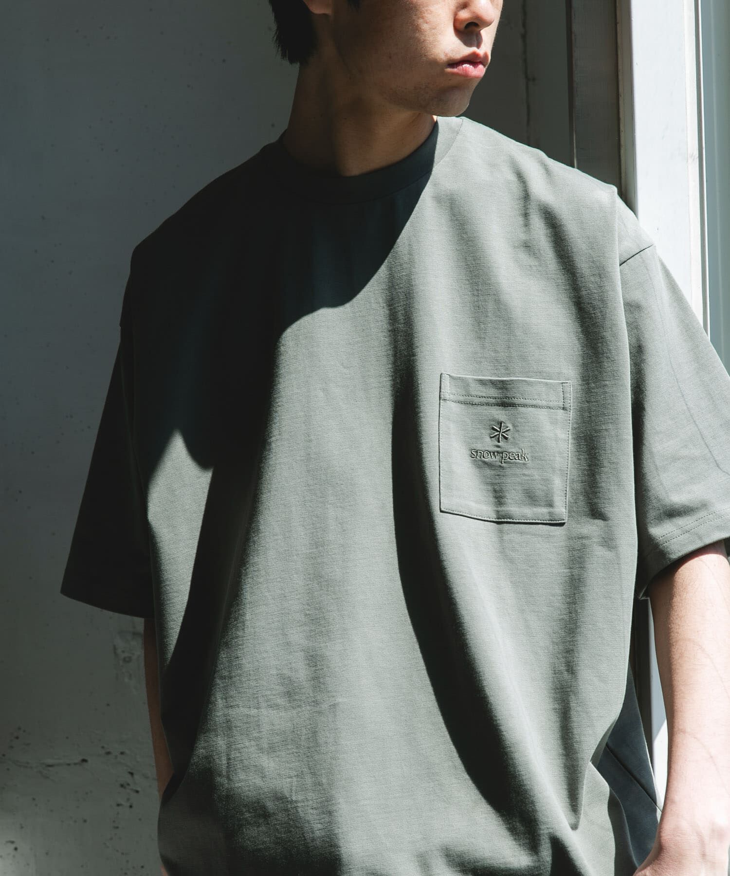 URBAN RESEARCH DOORS「『別注』Snow Peak Apparel&times;DOORS　POCKET LOGO SHORT-SLEEVE T-SHIRTS」|Tシャツ・カットソー|