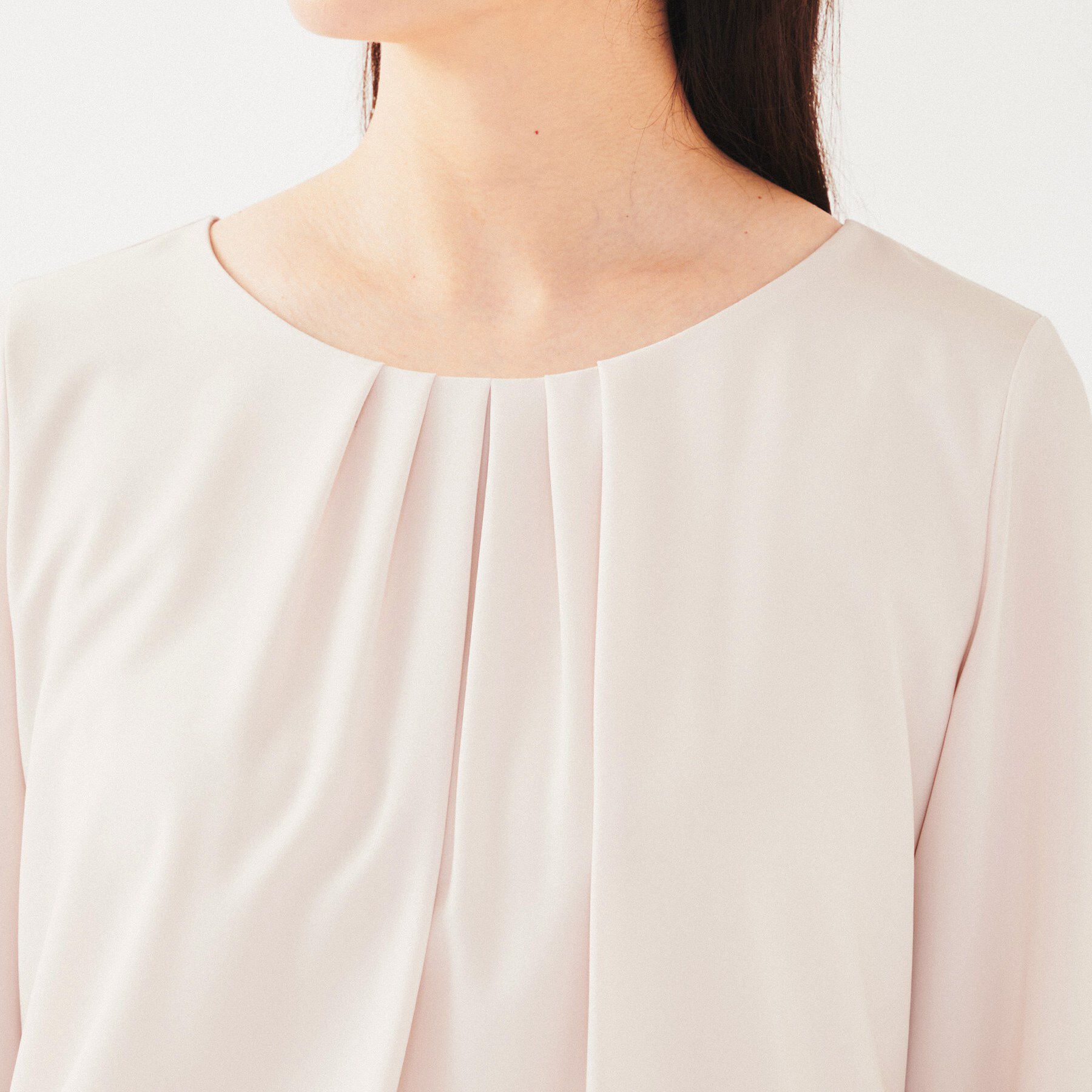 UNTITLED「【透けにくい/通勤】パウダリー タックブラウス」|シャツ・ブラウス|