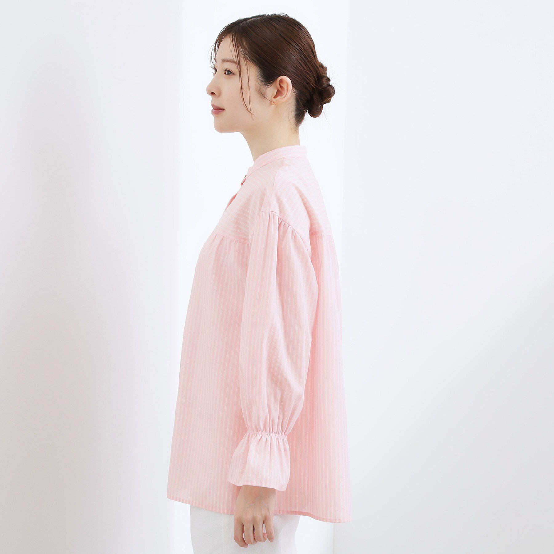 grove「【貴島明日香さん着用／イージーケア／接触冷感】麻ブレンドスタンドギャザーシャツ」|シャツ・ブラウス|