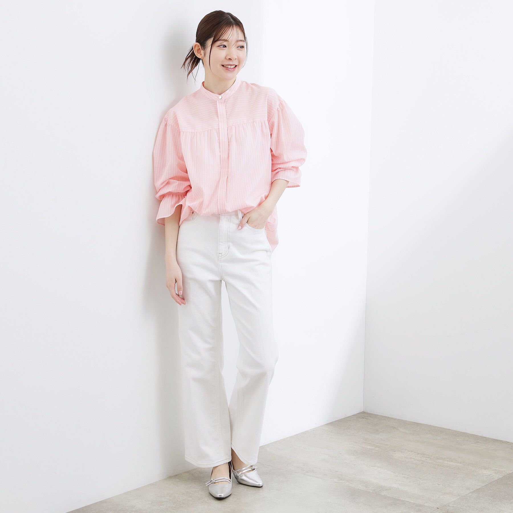 grove「【貴島明日香さん着用／イージーケア／接触冷感】麻ブレンドスタンドギャザーシャツ」|シャツ・ブラウス|