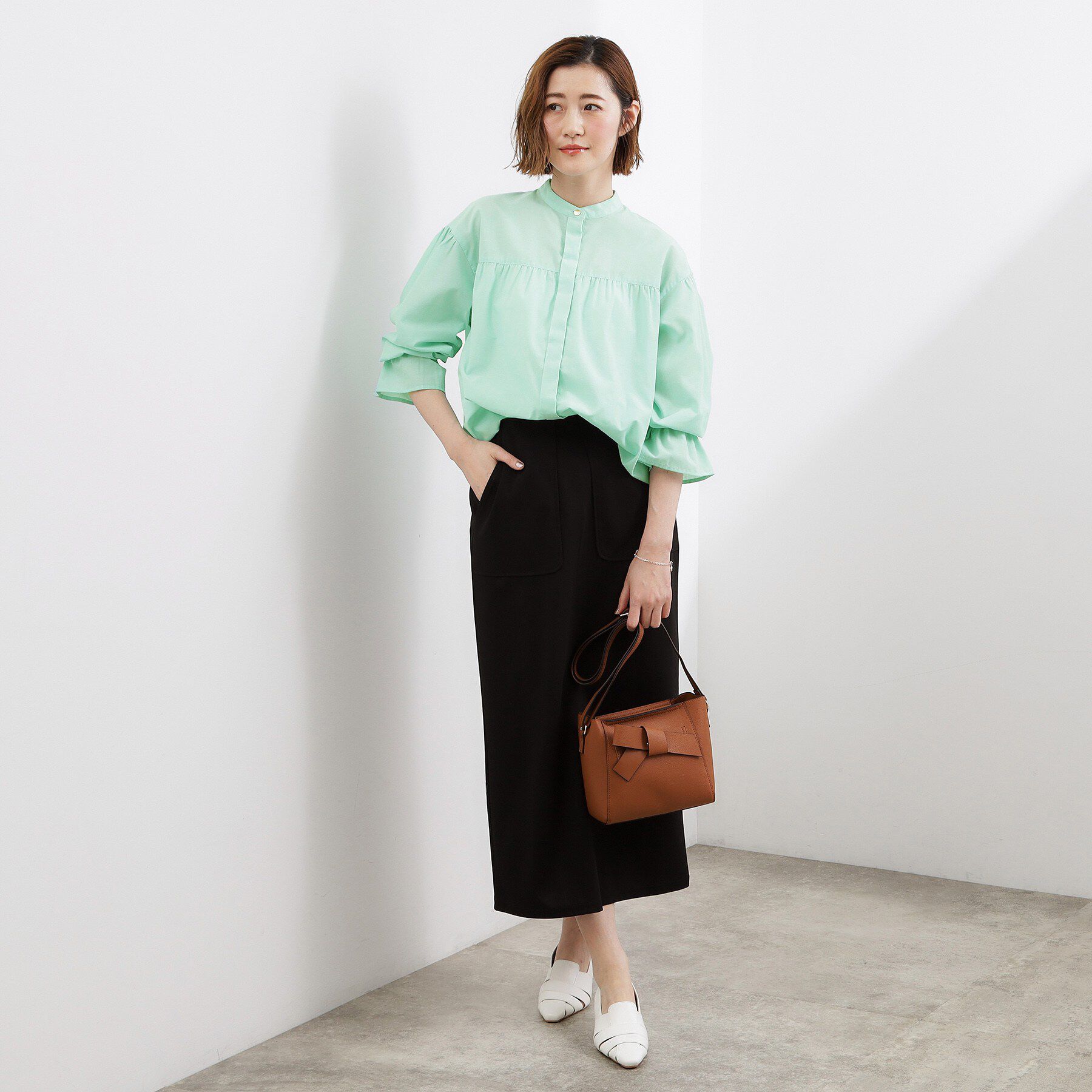 grove「【貴島明日香さん着用／イージーケア／接触冷感】麻ブレンドスタンドギャザーシャツ」|シャツ・ブラウス|