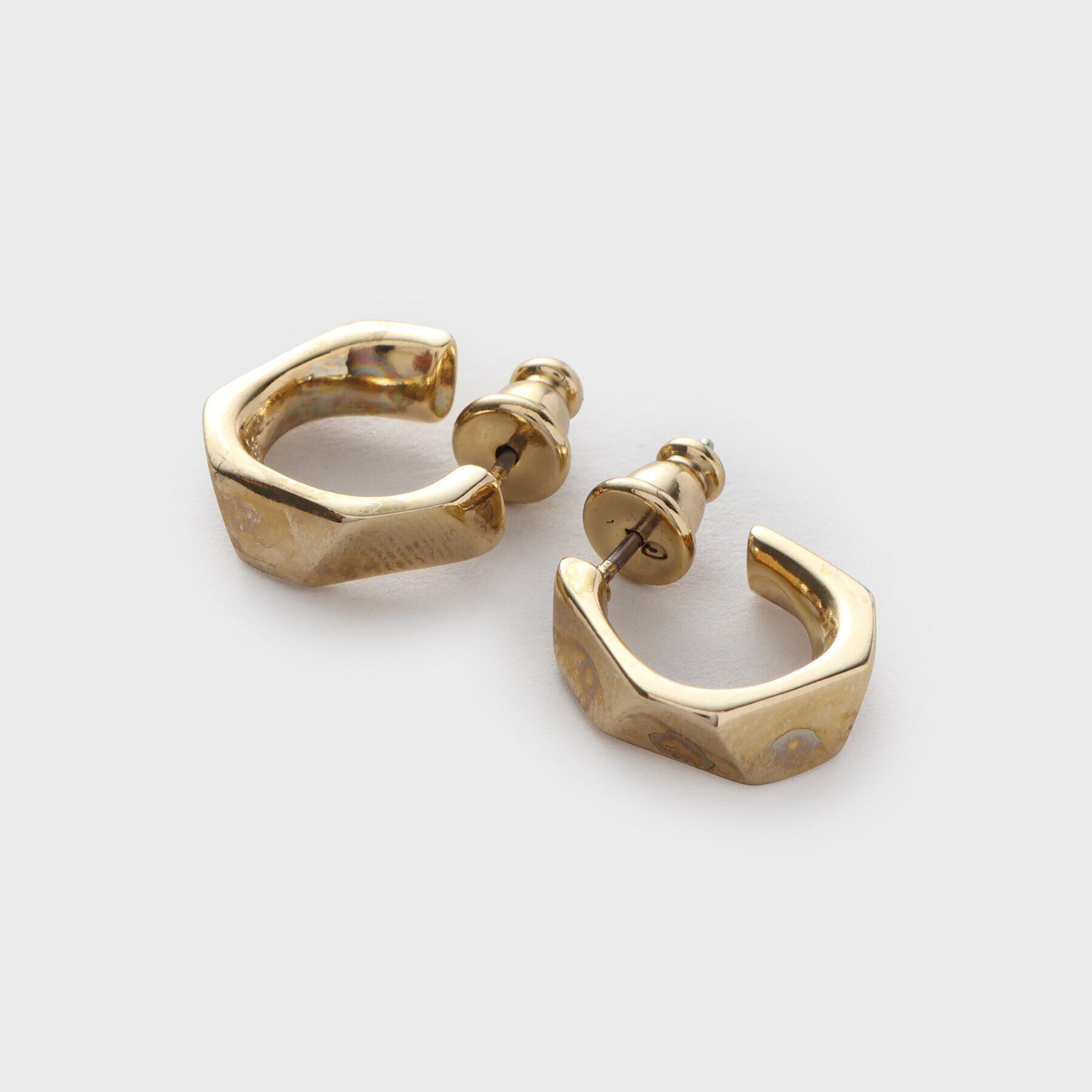 TAKEO KIKUCHI「ペンタゴンカットピアス」|ピアス|