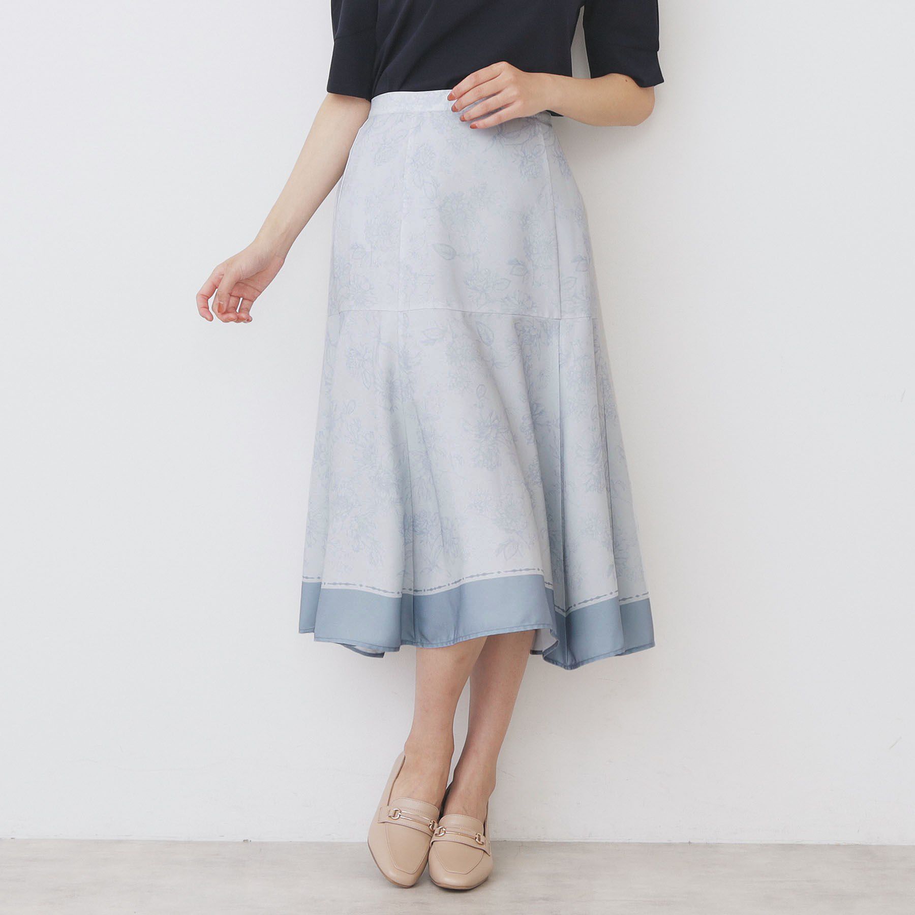 index「パネルフラワープリントフレアスカート【洗濯機洗い可/イージーアイロン】」|スカート|ブルー(192)