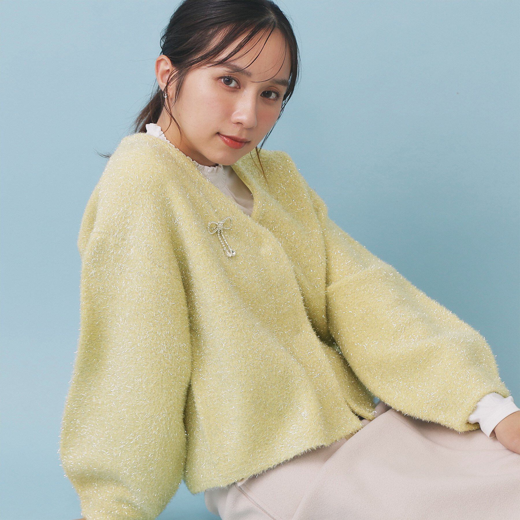 index「リボンブローチフィルムラメフェザーカーディガン【洗濯機OK】」|カーディガン|イエロー(631)