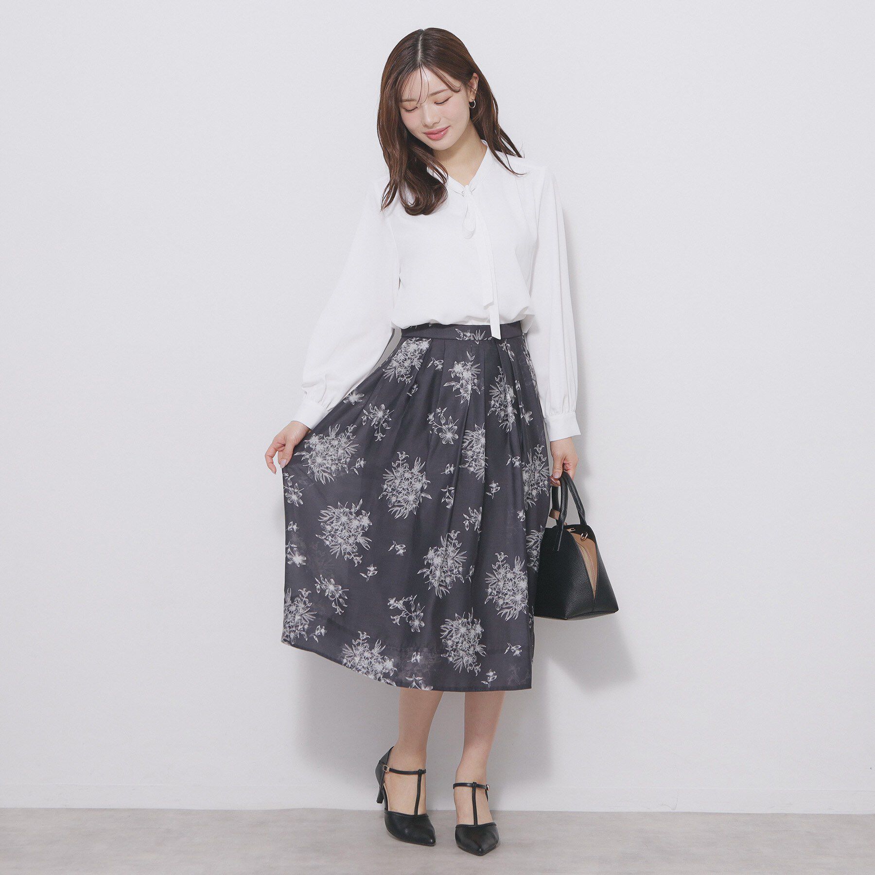 index「フェイクパールピンボウタイブラウス【洗濯機OK/イージーアイロン/ストレッチ】《XS-LL》」|シャツ・ブラウス|