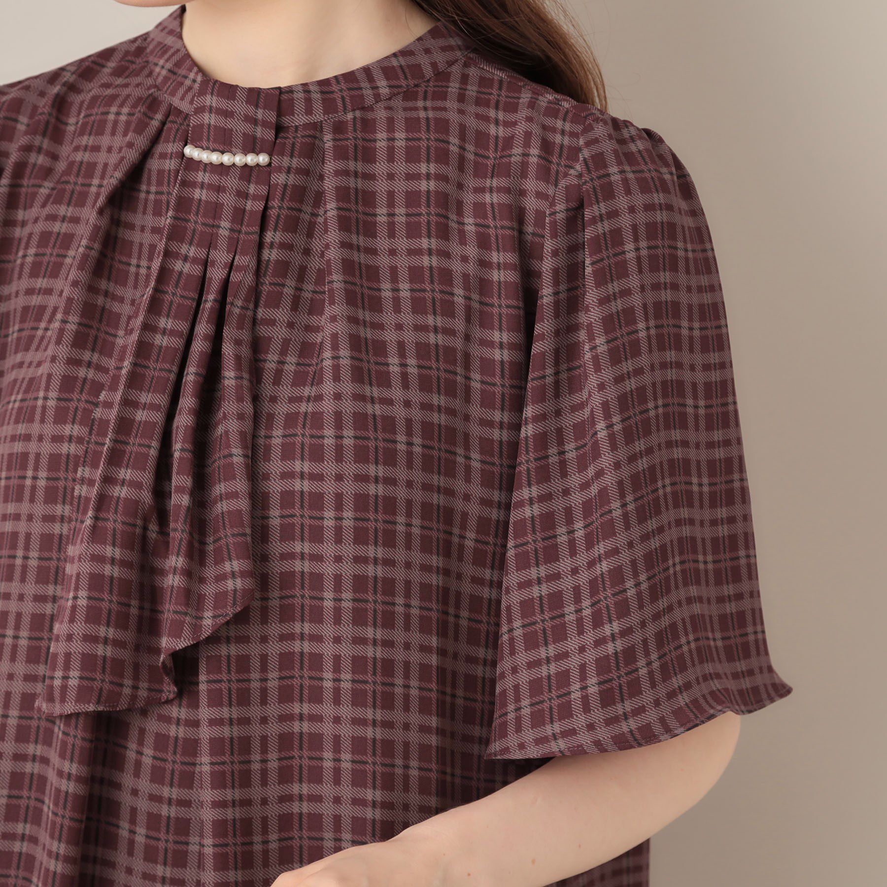 Couture broach「【着映え・5分袖・通勤】パール調タイチェックプリントブラウス」|シャツ・ブラウス|