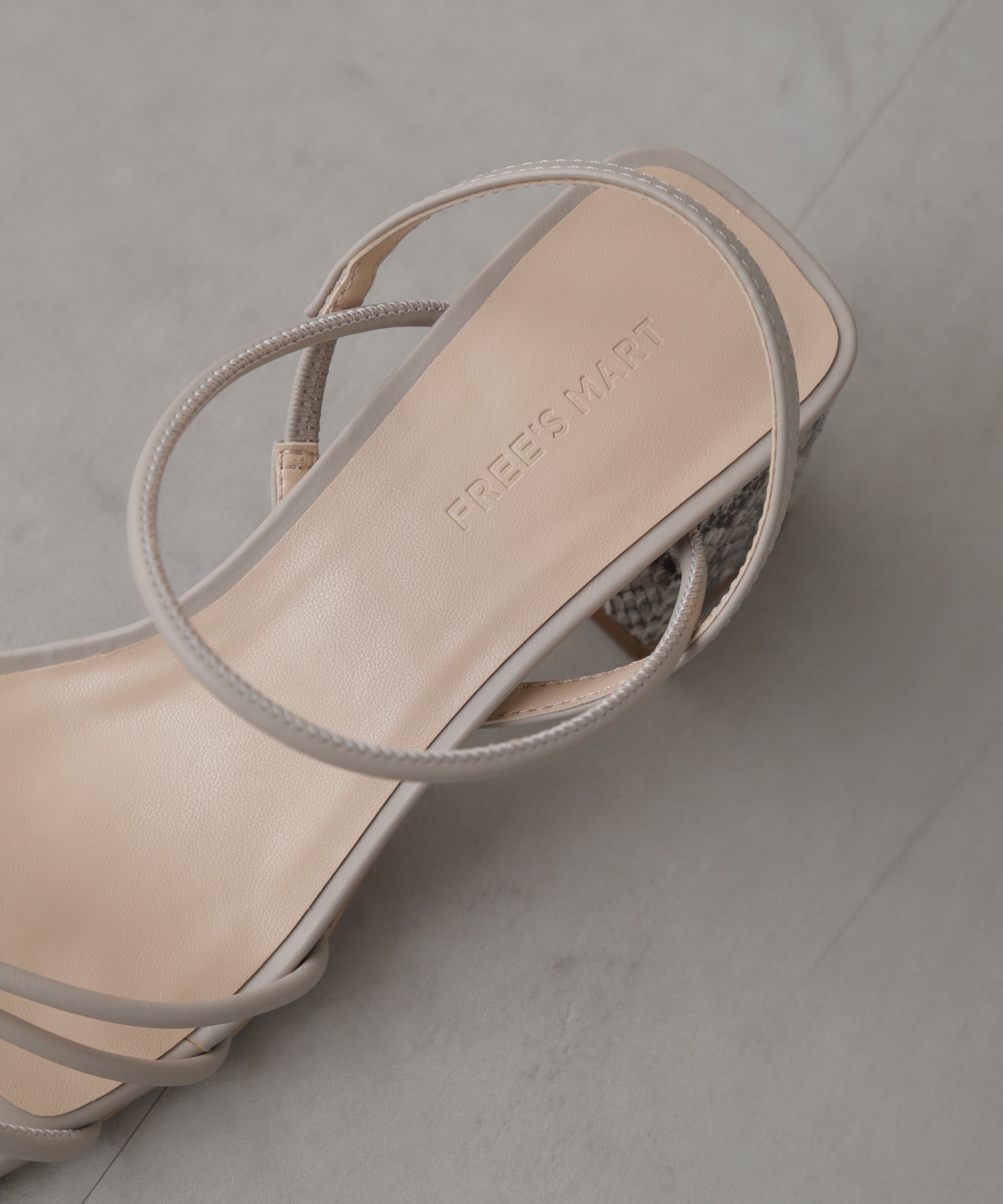  「ストラップサンダル」|その他|